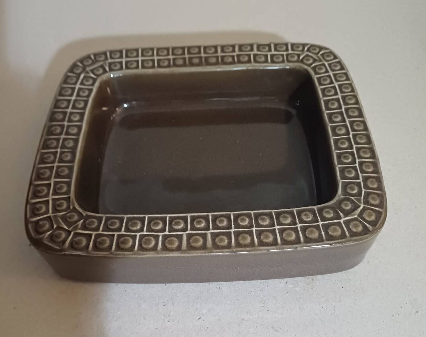 Vide-poche Kub Gunnar Nylund pour Rörstrand – Céramique scandinave, années