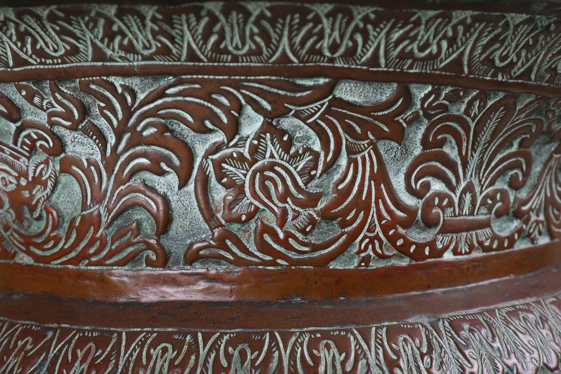 Cache-pot rond ottoman antique en cuivre gravé, vers 1850