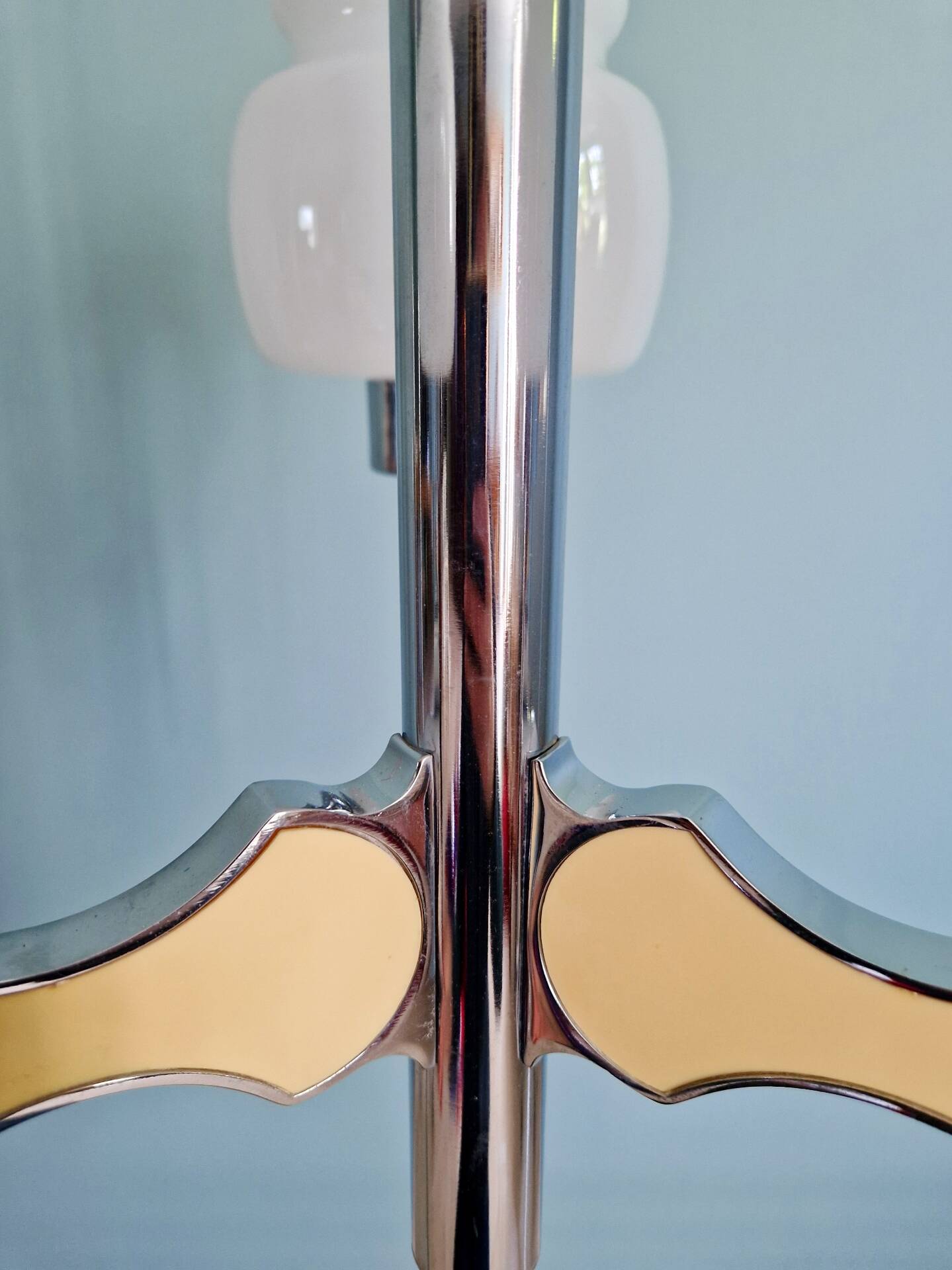 Lustre Space Age in chrome metal and opaline, G. Sciolari, 1970