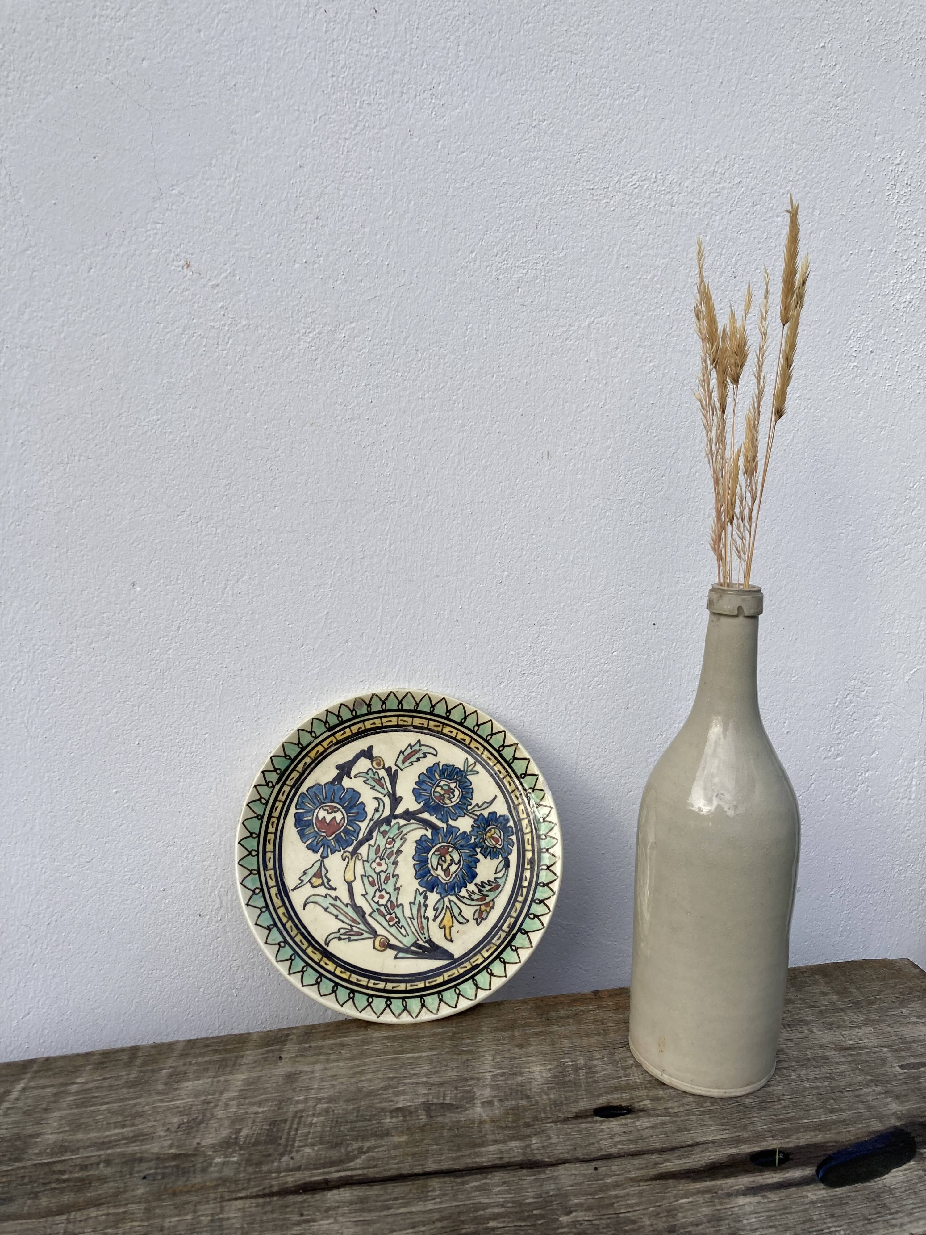 Assiette décorative à décor de fleurs vert