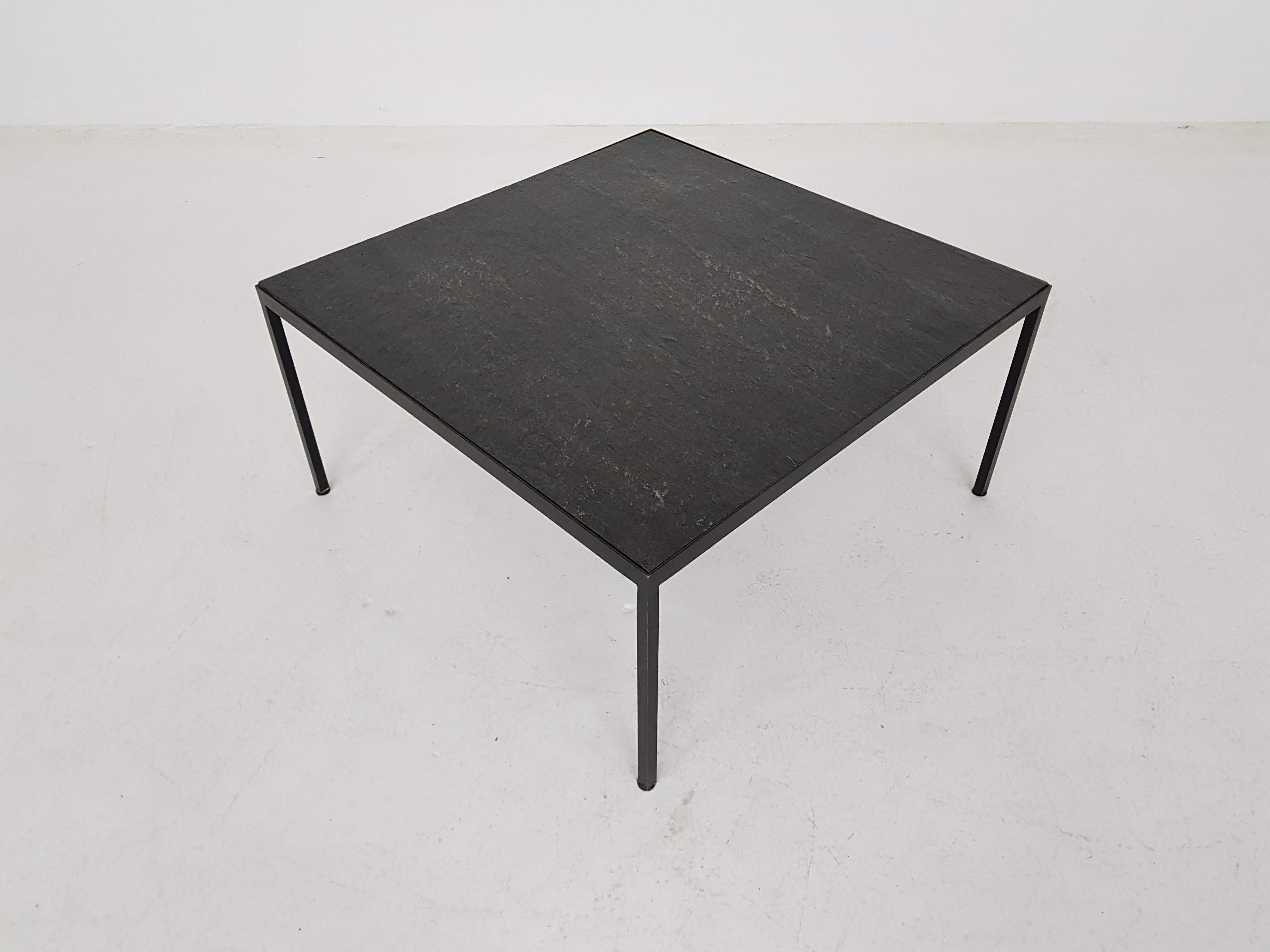 Table basse, en métal aux Pays-Bas, 60's