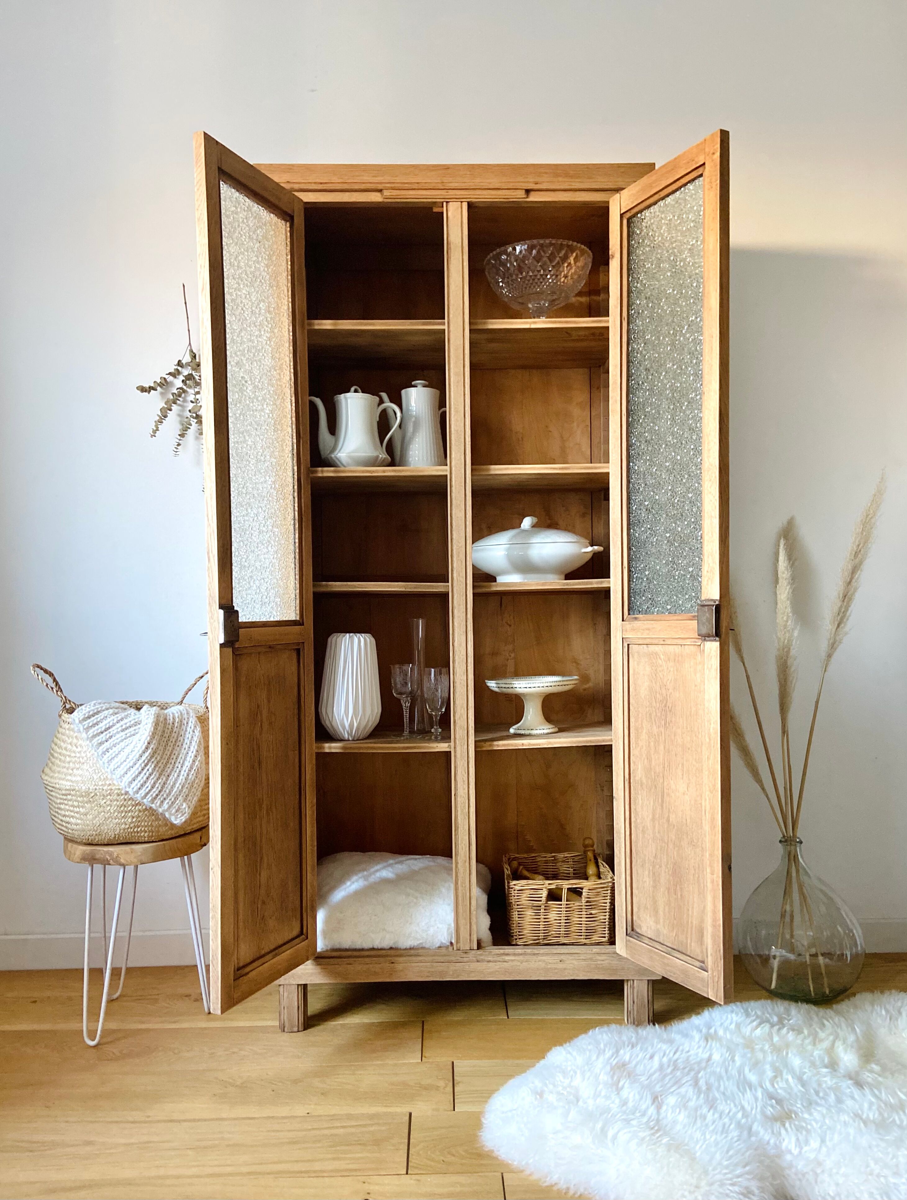 Art deco cabinet showcase