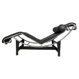 Chaise longue LC4 en cuir noir par Le Corbusier pour Cassina, années 1980