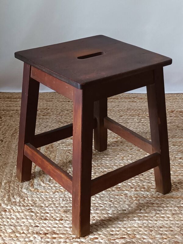 Tabouret campagnard en bois ancien