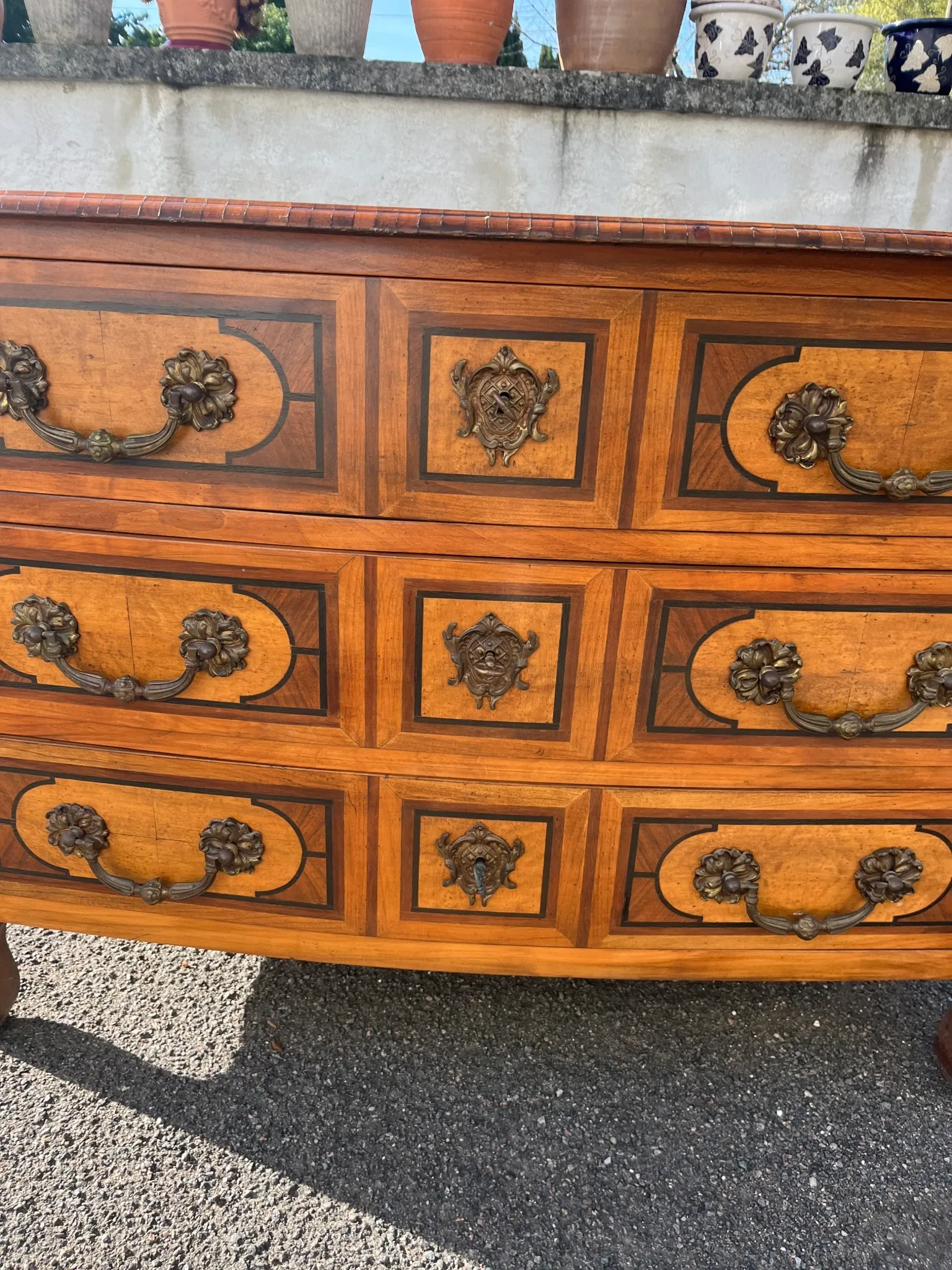 Commode de style Louis XIV en marqueterie – Dans le goût de Hache