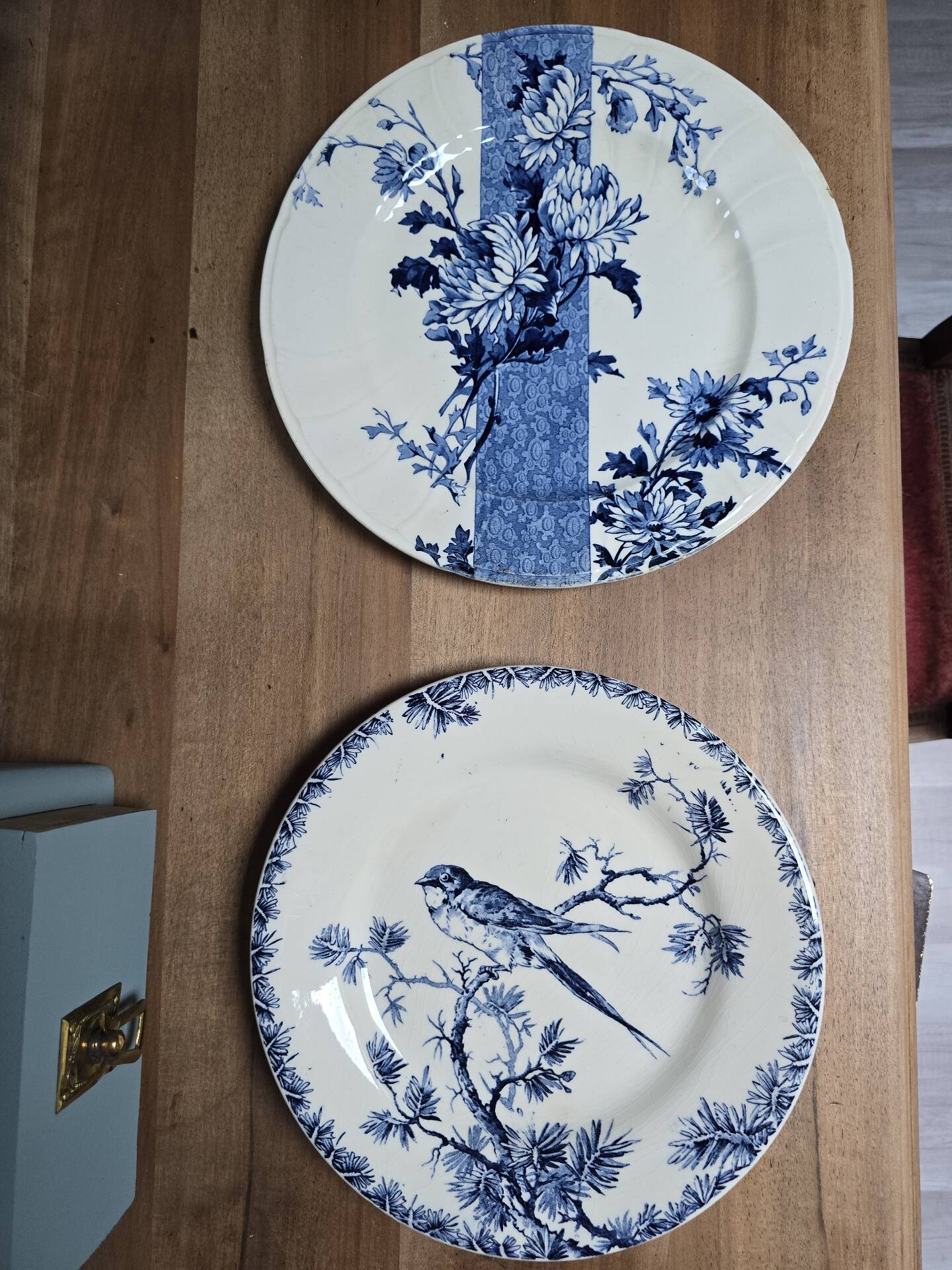Two flat plates Gien blue tone