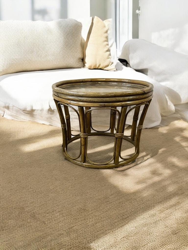 Vintage round side table/coffee table in rattan and wicker