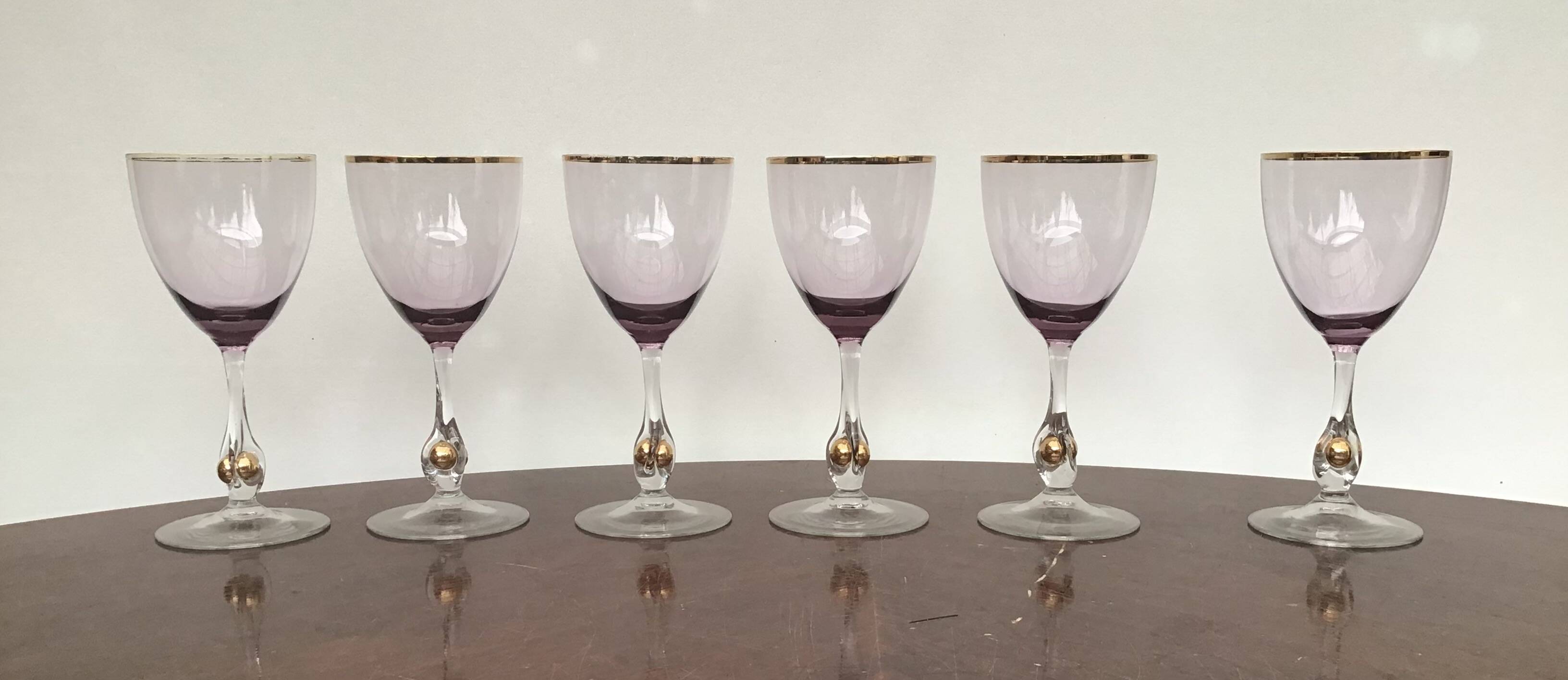 Joseph Stanik 6 red wine glasses of the Zuzanna model in Amethyst color with rims and golden ball