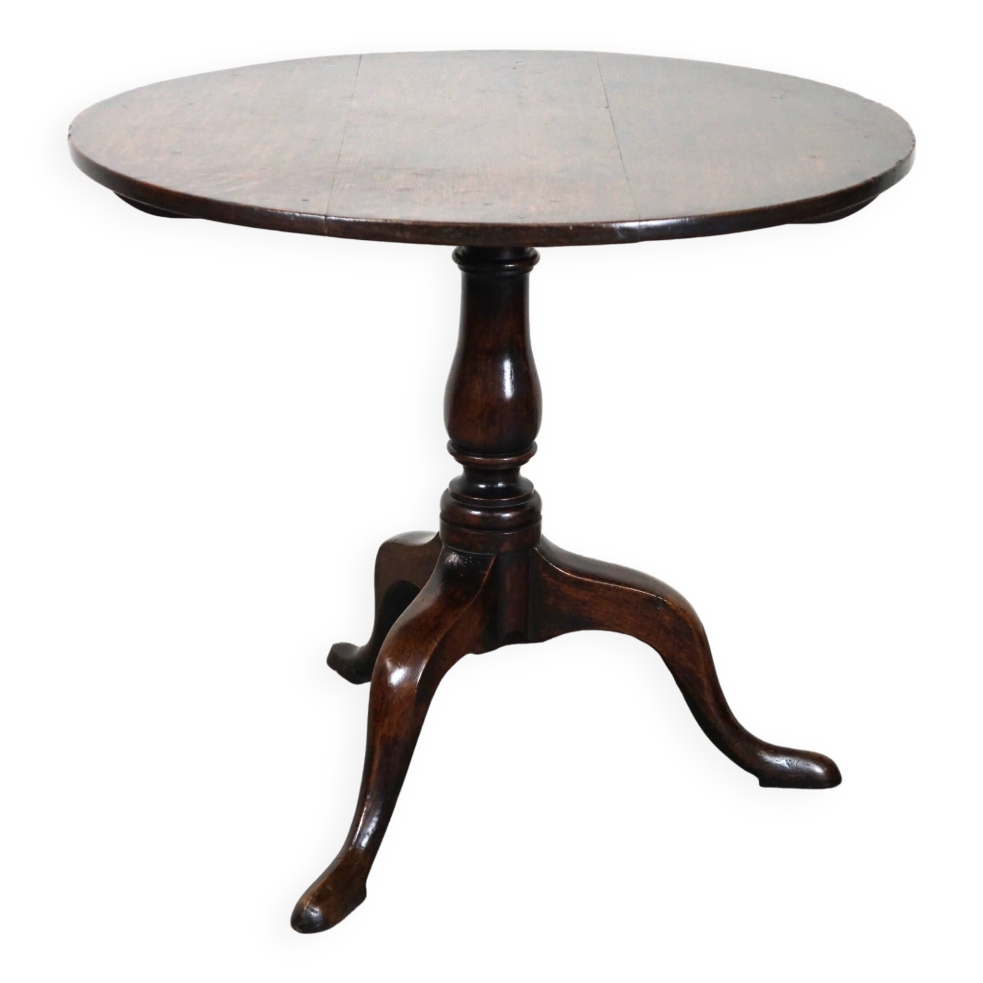 Round antique English oak tilt-top table with wonderful colors