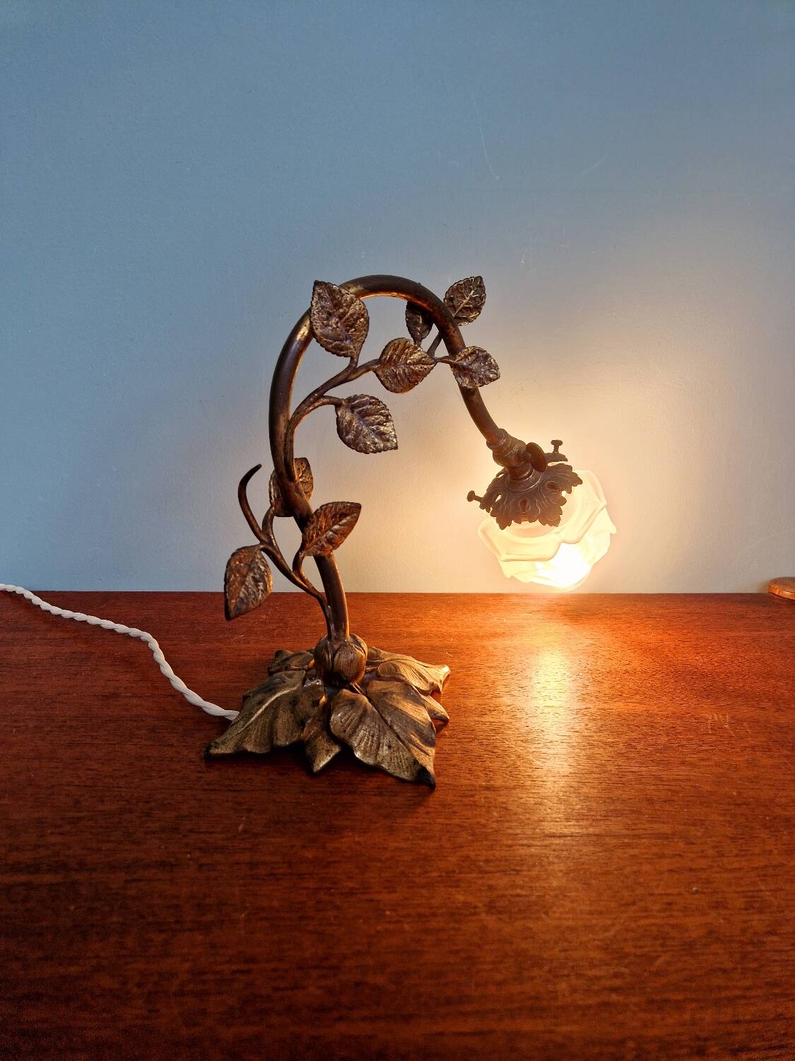 Gilt bronze table lamp, floral decoration, 1910s-20s