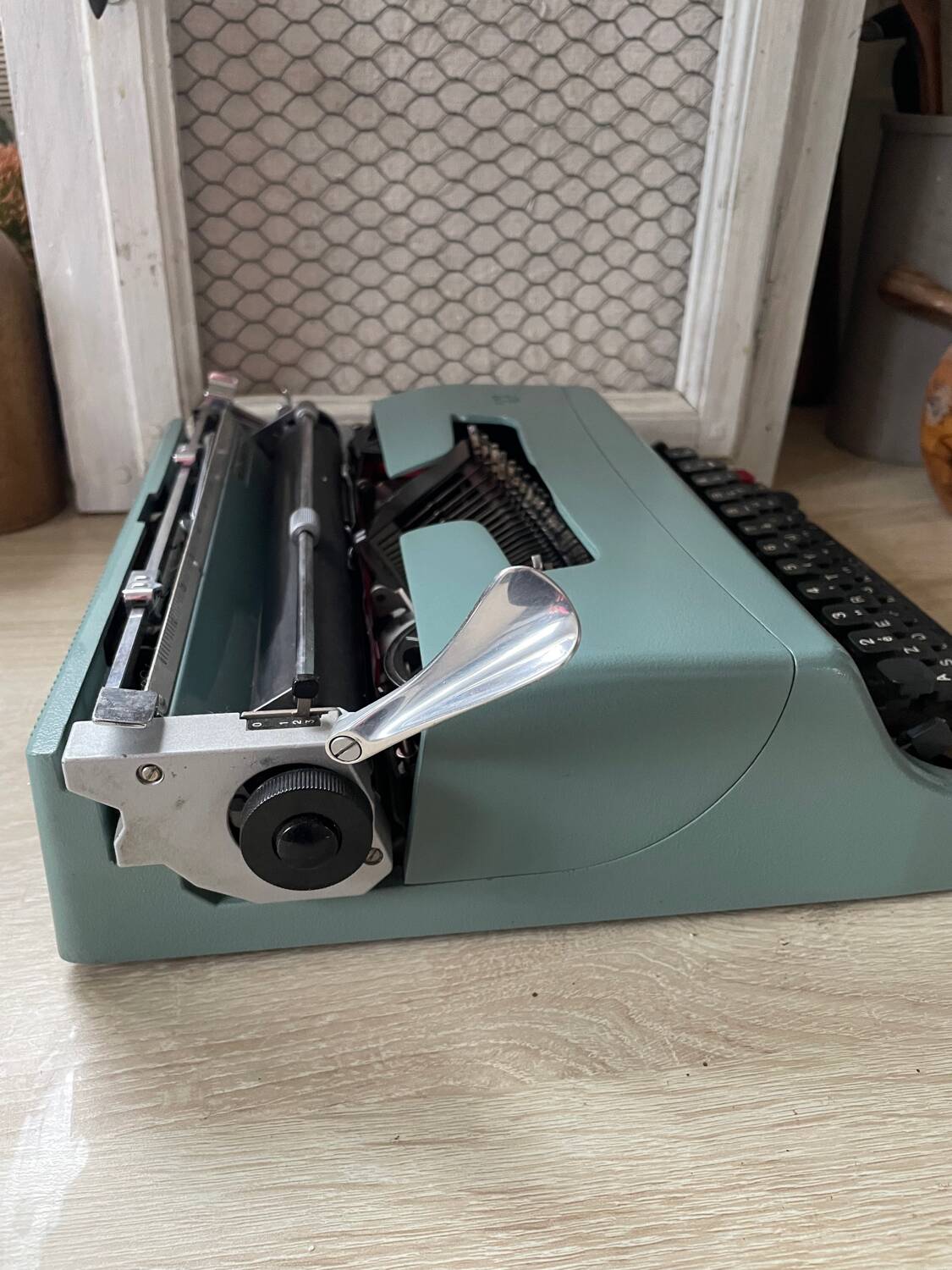 Olivetti lettera 32 typewriter