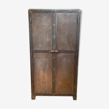 Armoire métallique de cuisine