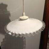 2 suspensions en opaline dentelées