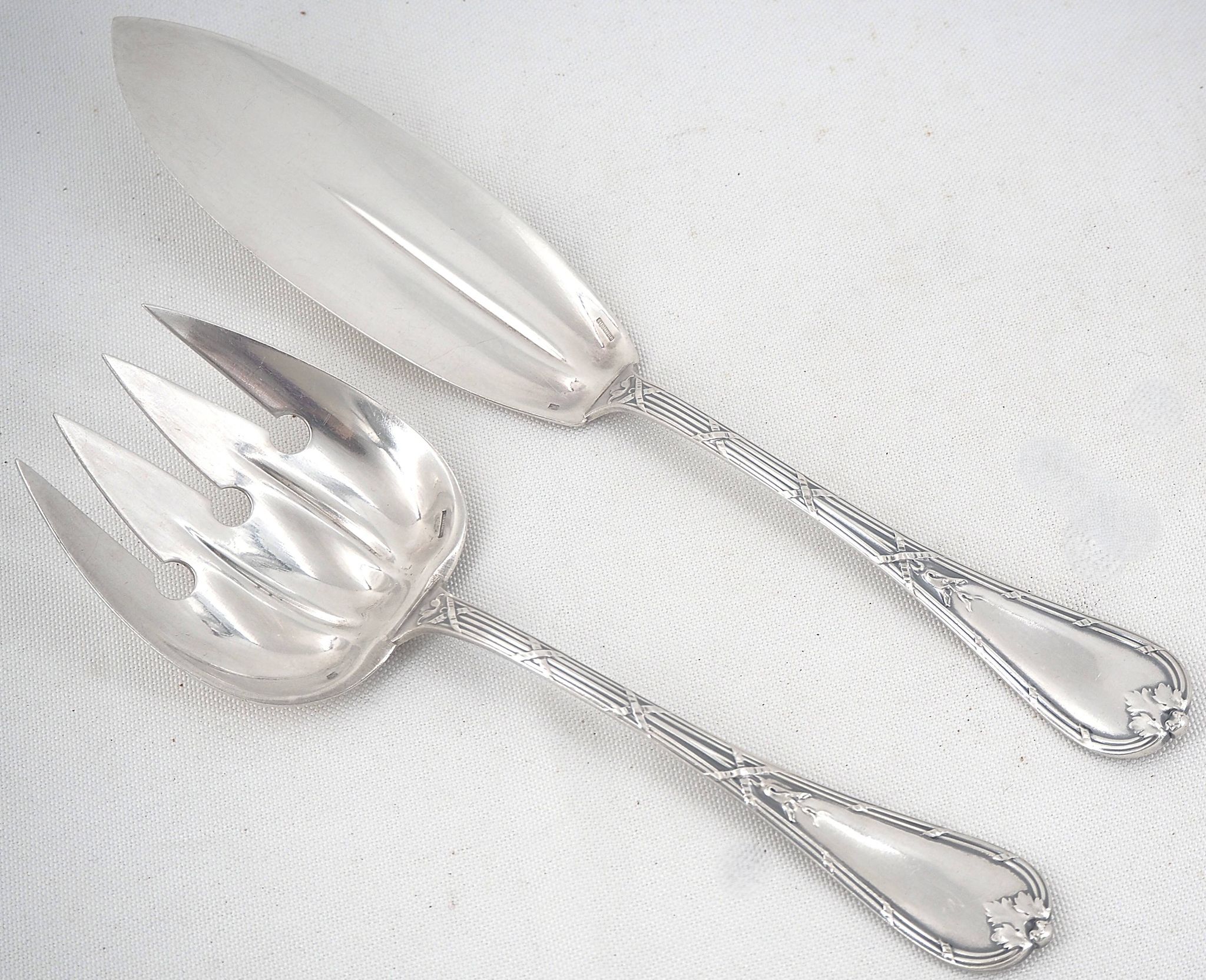 Christofle Rubans model Bell service fish cutlery set, silver-plated, 2 pieces.