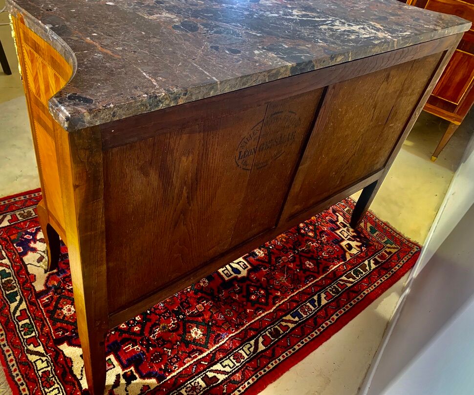 Chest of drawers with curved façade, transition style, in veneer of precious wood