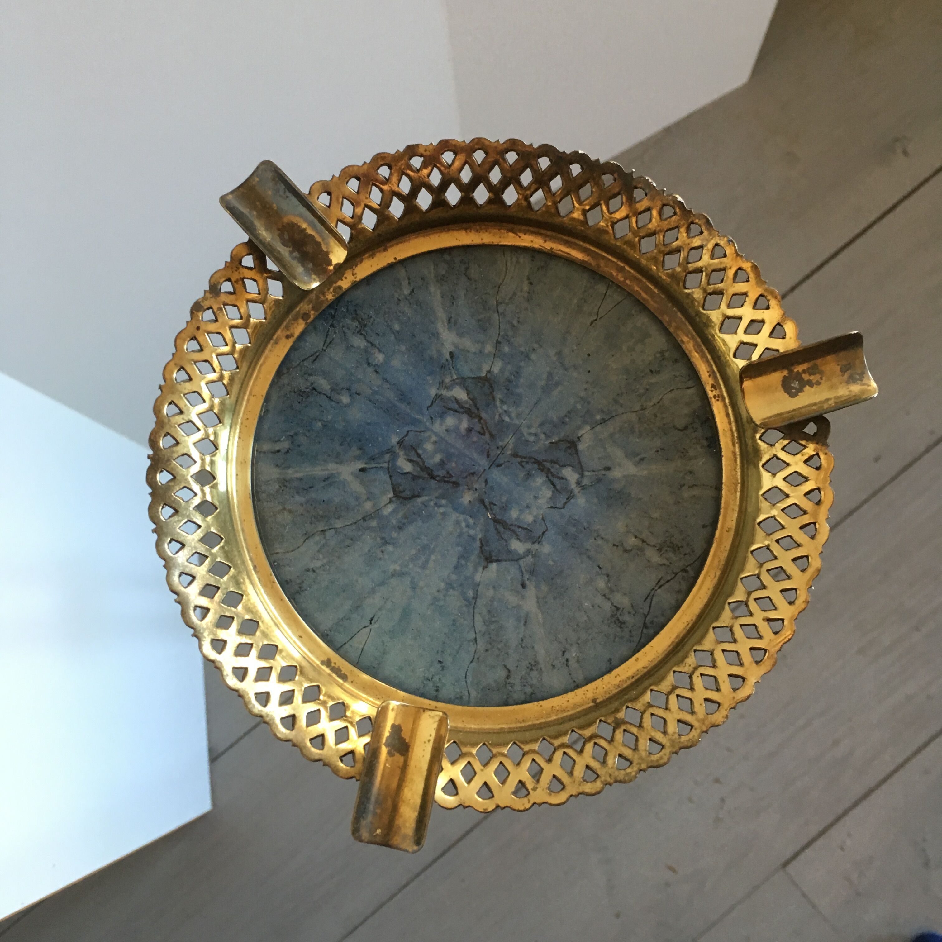 Ashtray mounted in brass and marble