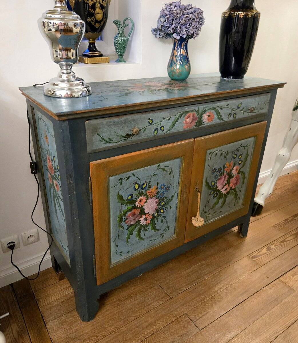 Italy 19th century: Venetian sideboard with hand-painted decorations.