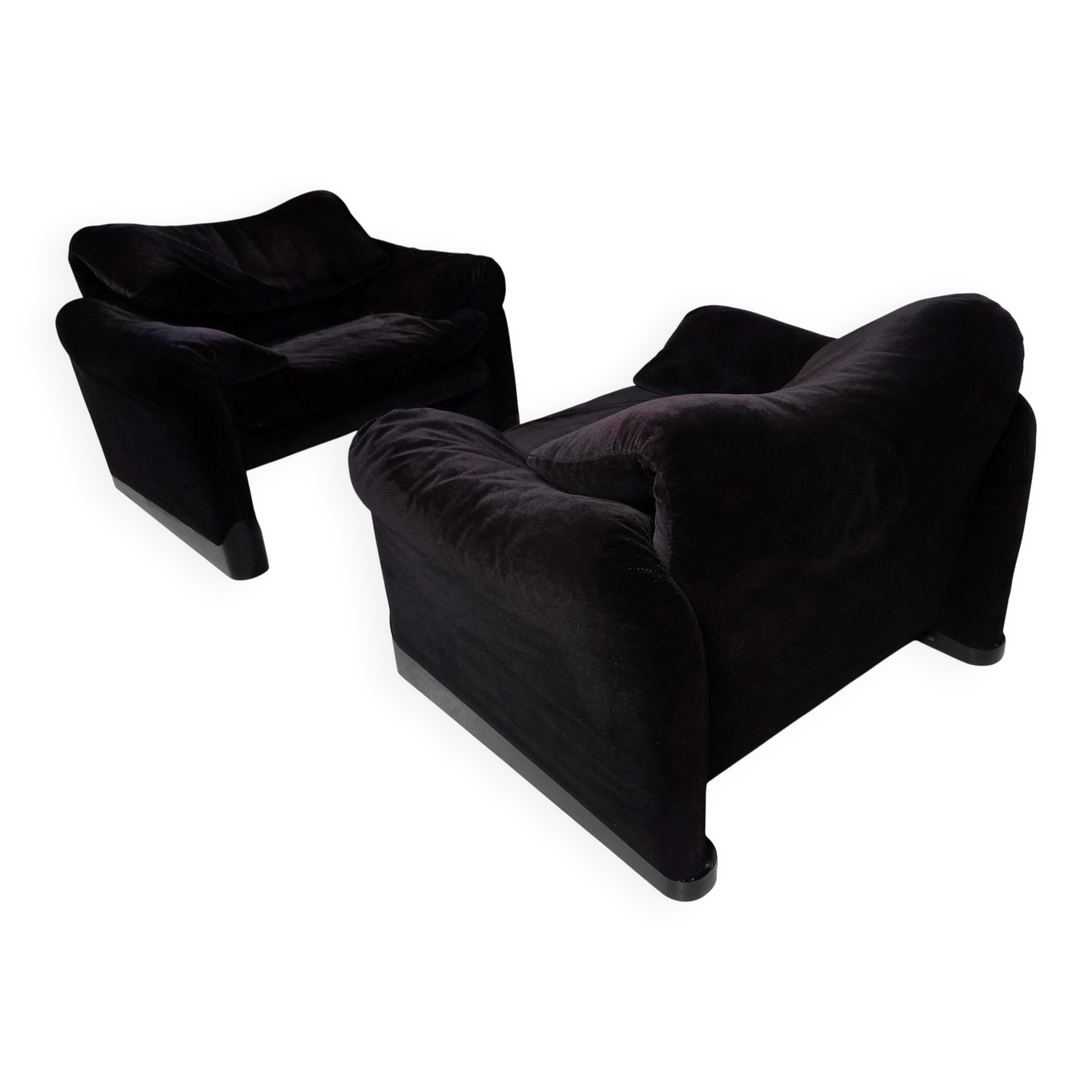 Maralunga lounge chairs in purple velvet by Vico Magistretti for Cassina, 1970.