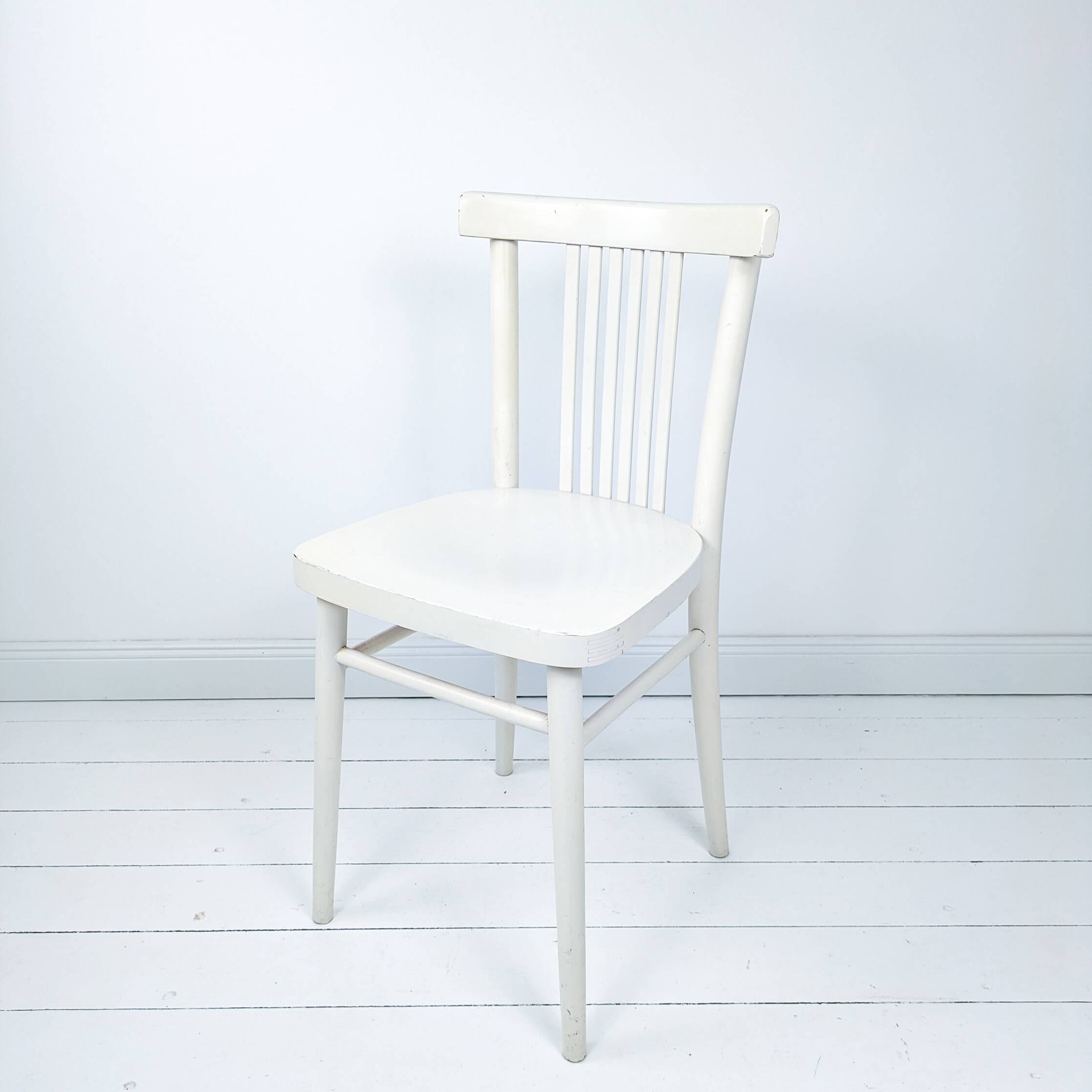 Chaise bistrot vintage bois courbé, style café viennois classique années 60