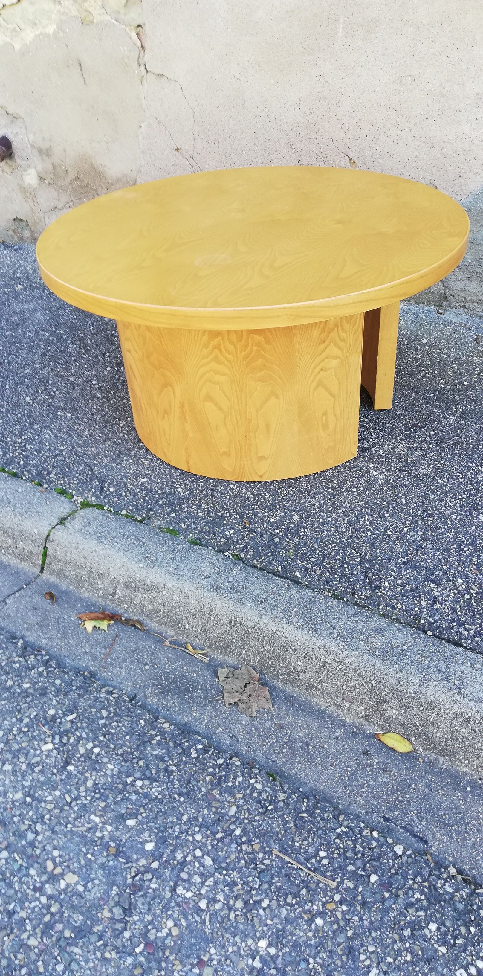 Vintage coffee table round light wood