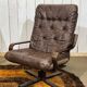 Pair of Norwegian swivel armchairs in leather and beech from the 1970s.