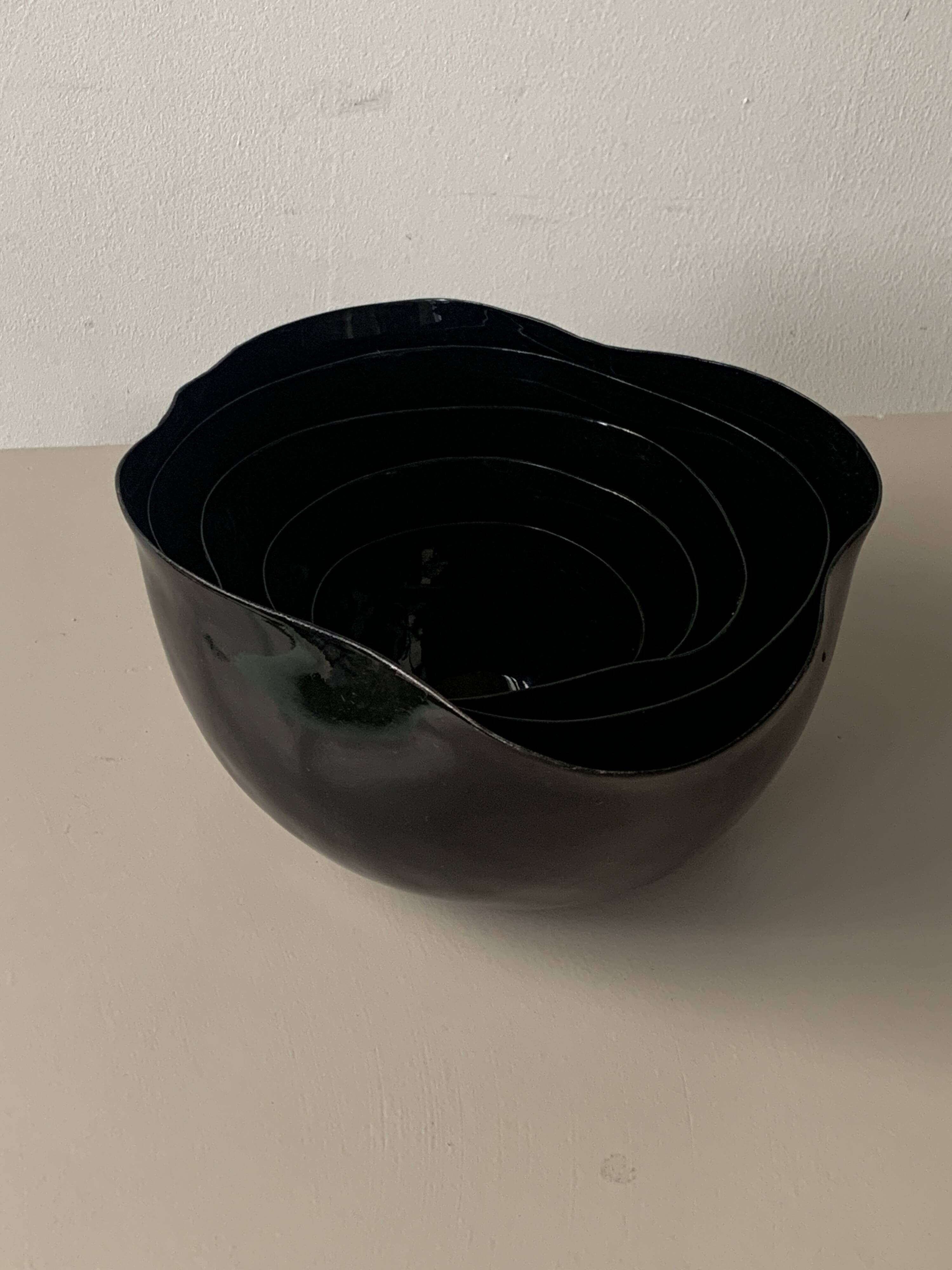 Black lacquer tsé tsé bowls