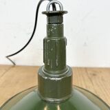 Suspension militaire industrielle en émail vert avec plateau en fonte d'aluminium, 1960s