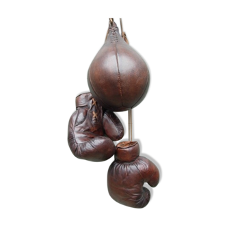 Leather boxing gloves and his ball speed