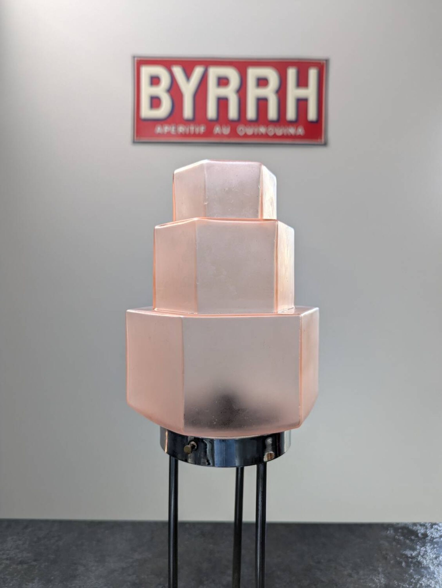 Ancien plafonnier Skyscraper lampe à poser globe verre rose Bahaus Art