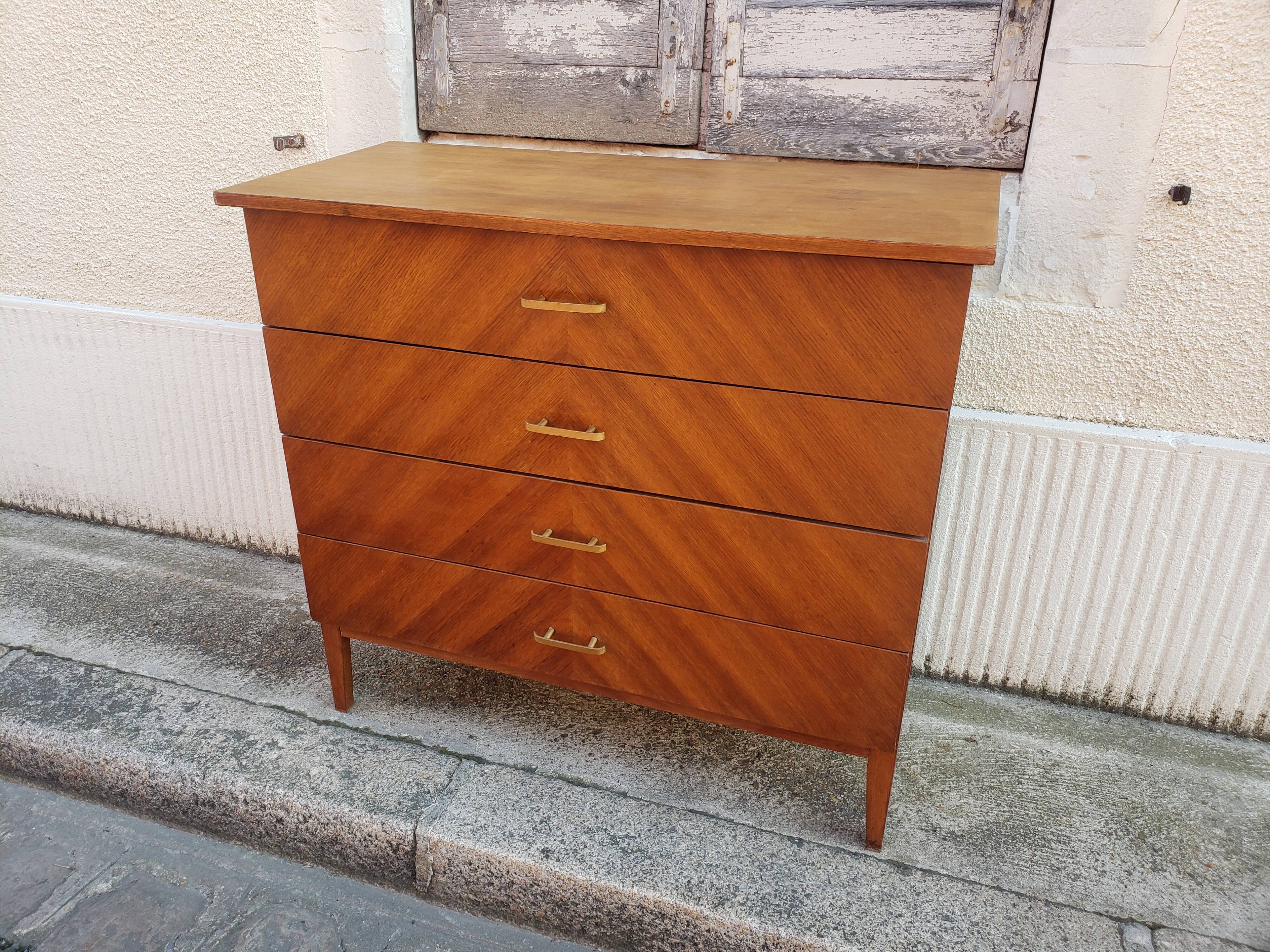 Commode vintage design chevrons