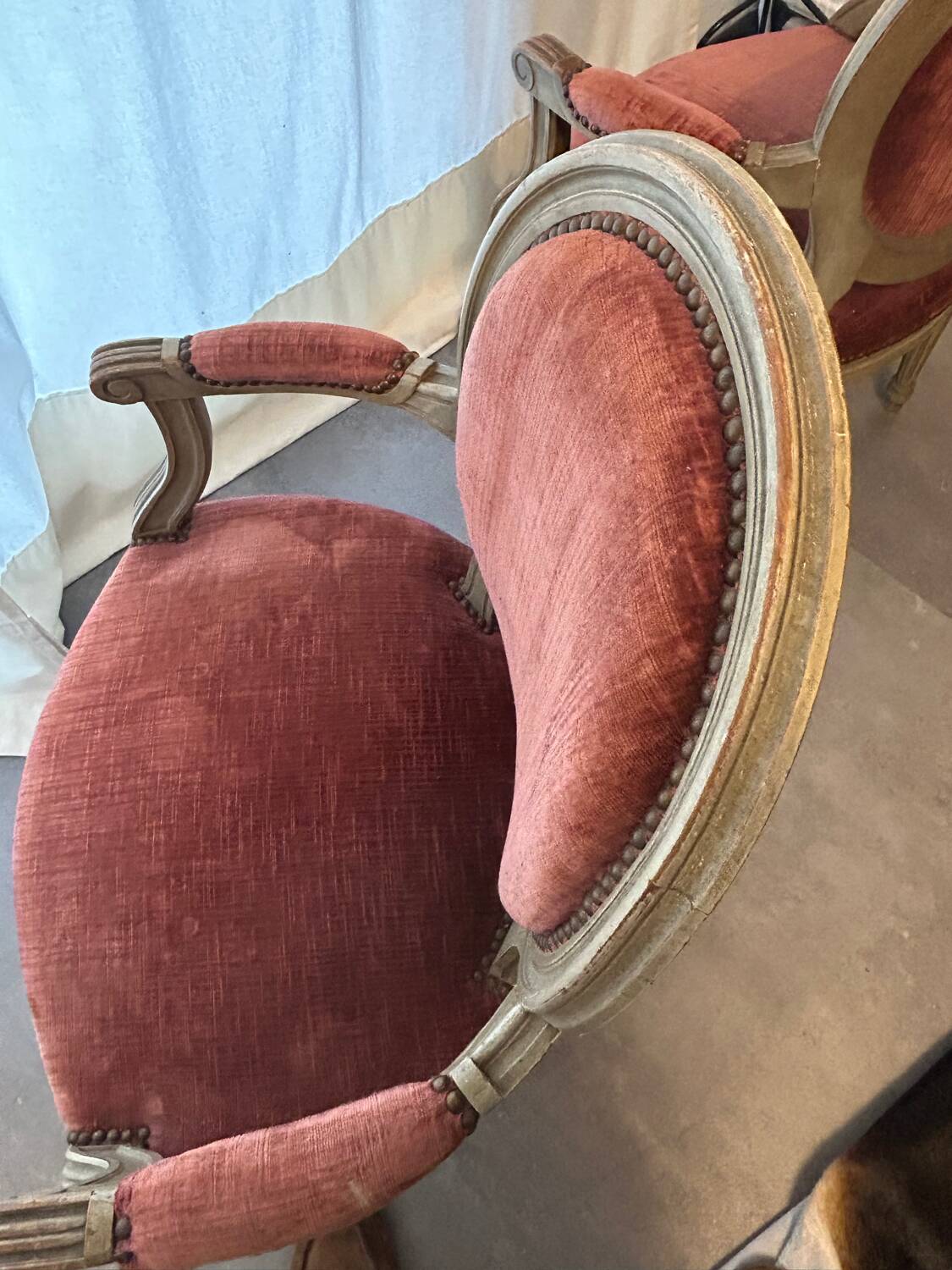 2 Louis XV style armchairs in wood and old pink velvet
