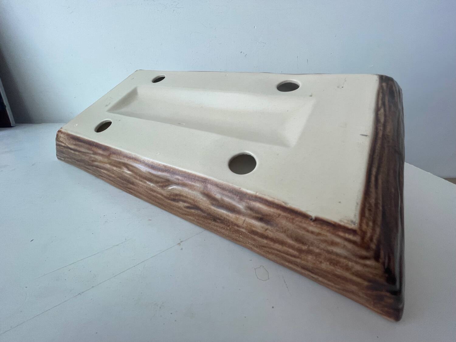 Ceramic presentation dish