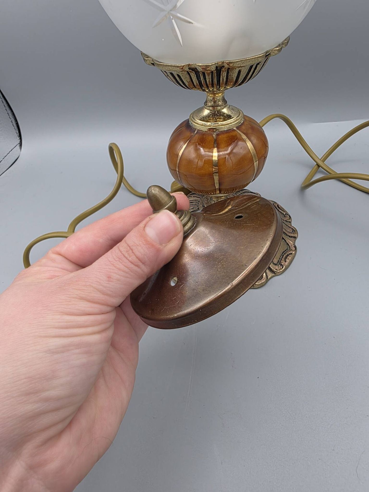 Hollywood Regency bedside lamp in gold metal with a glass globe.