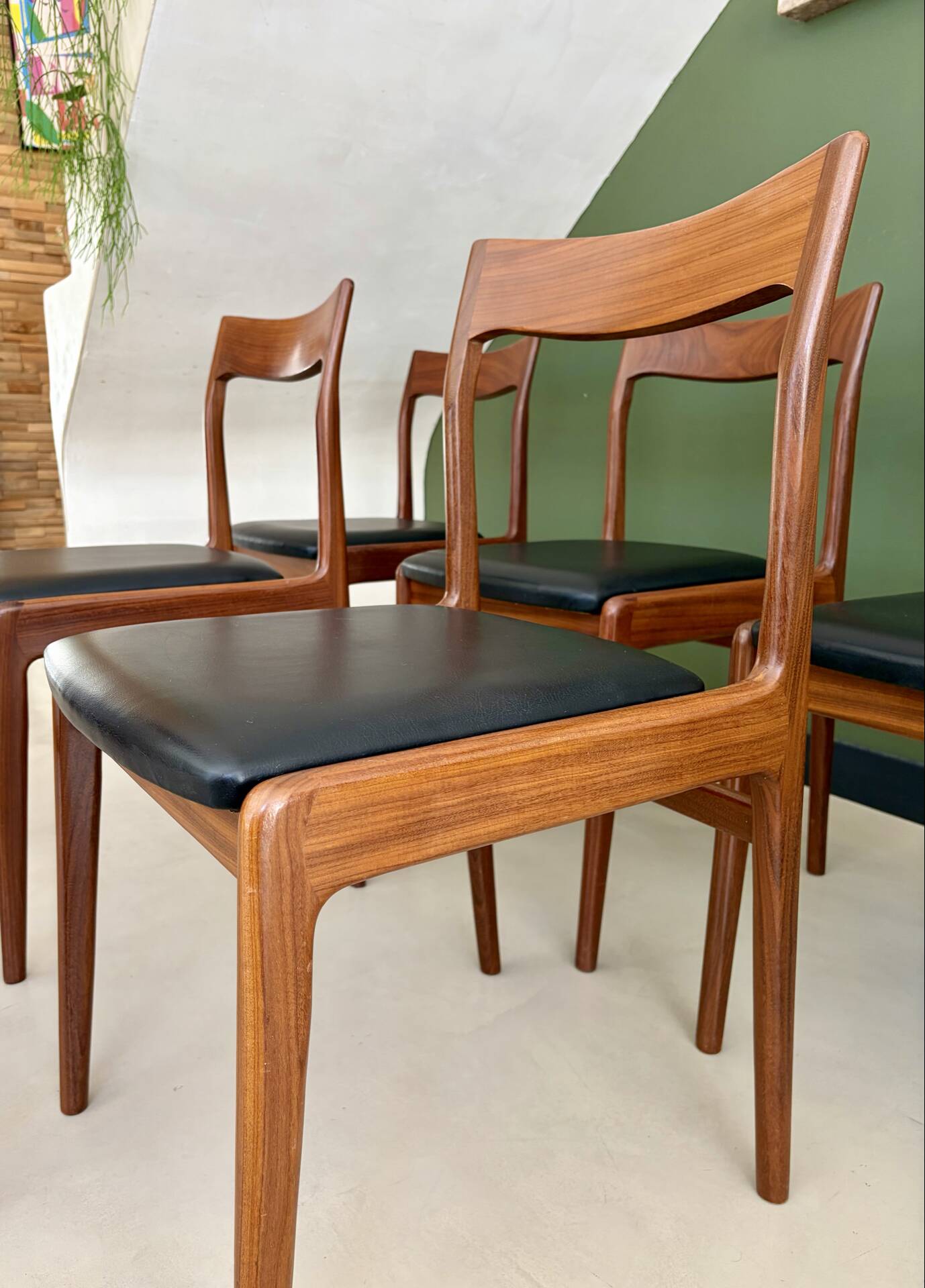 Set of 6 Danish teak chairs, 1970s.
