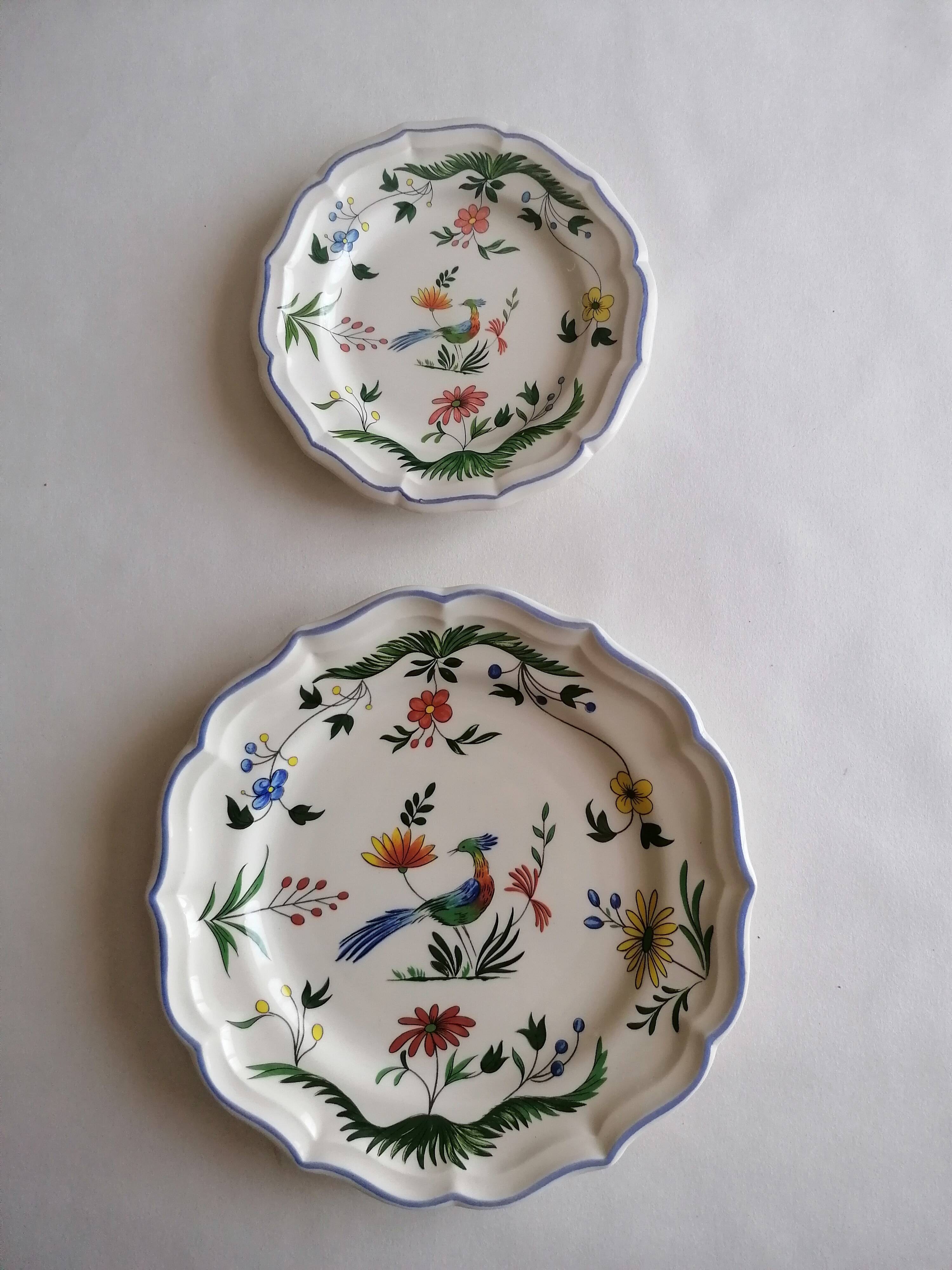 2 earthenware plates from Gien, paradise birds.