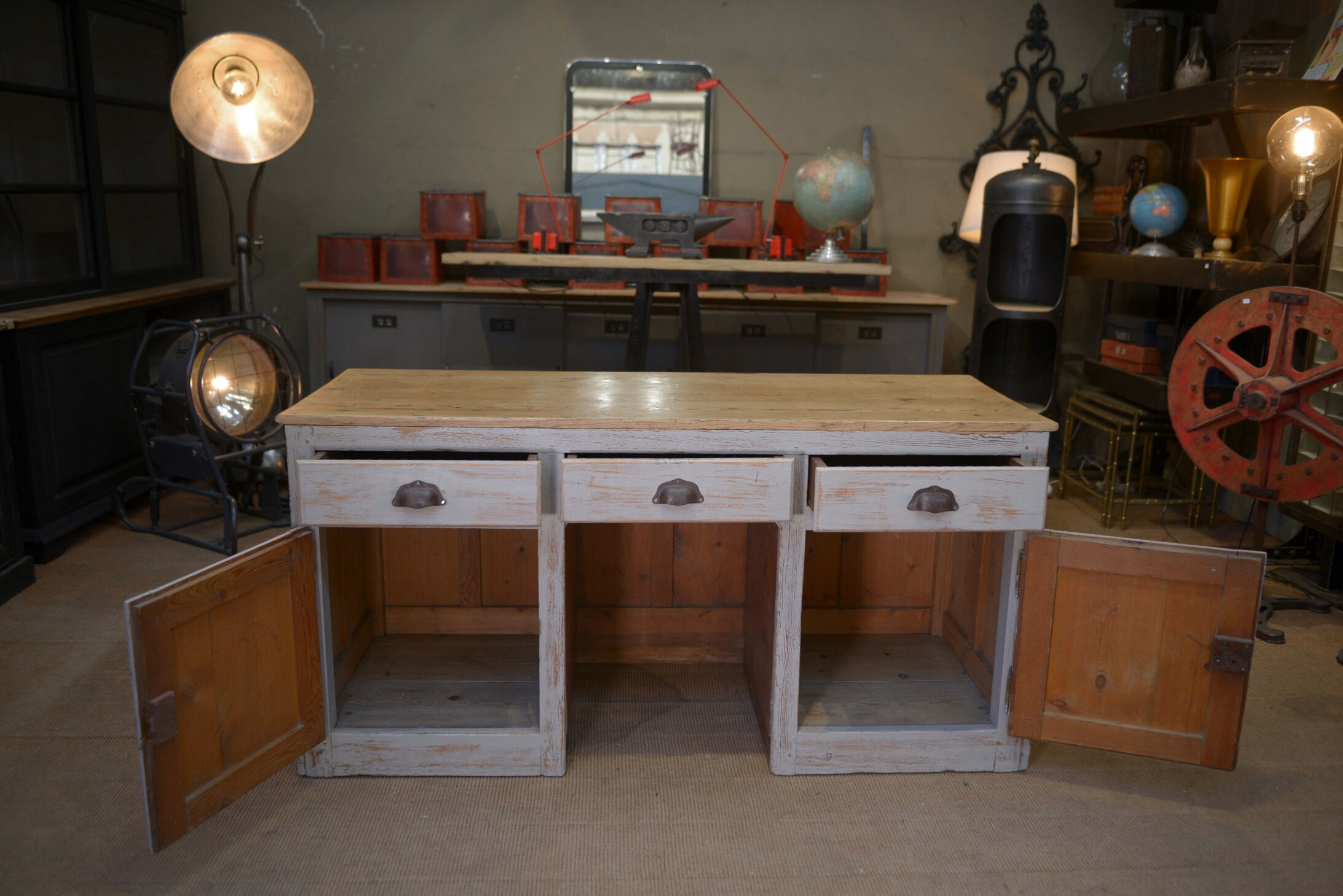 Countertop in gray patinated fir 1960