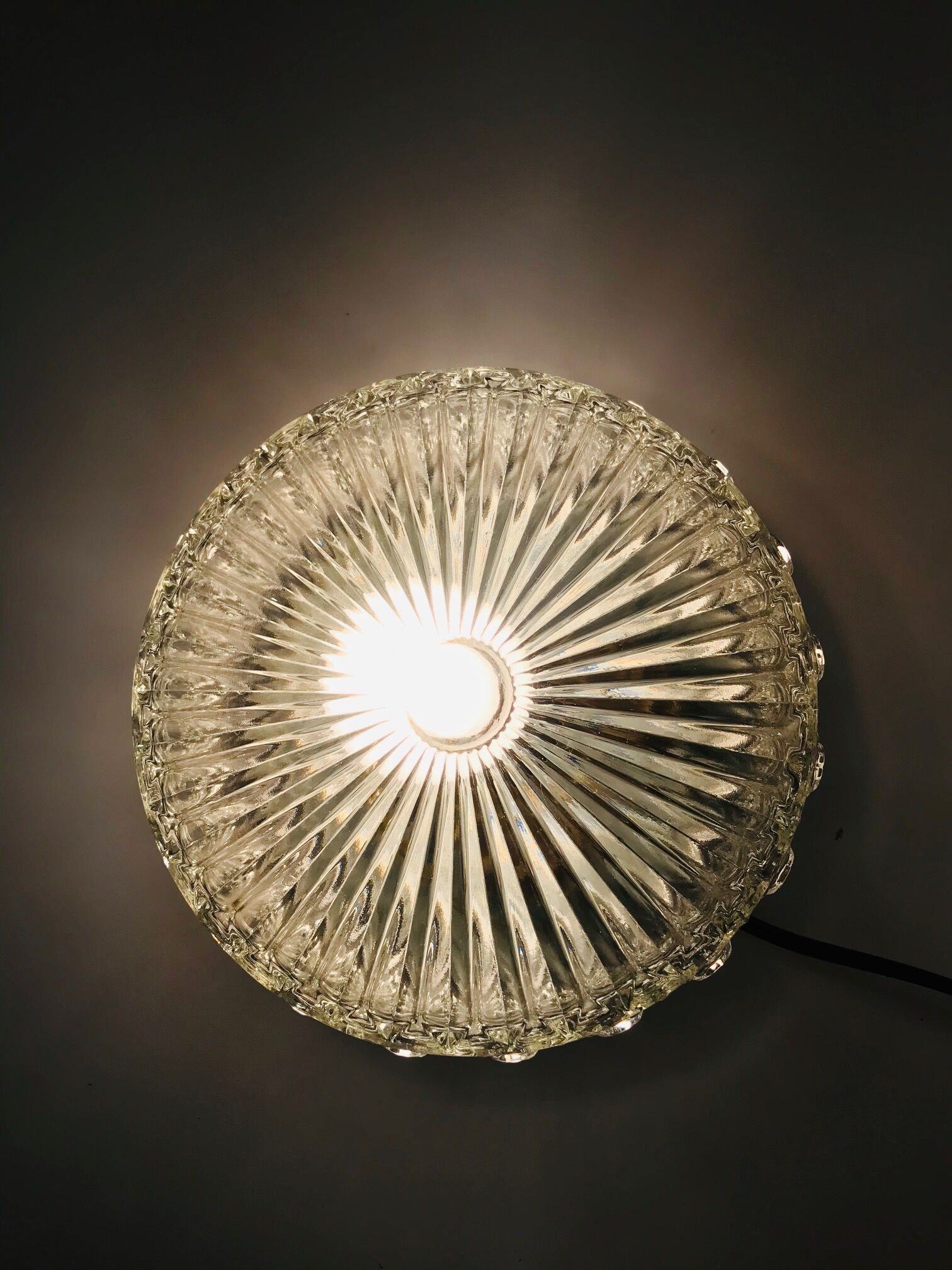 Round chiselled glass ceiling