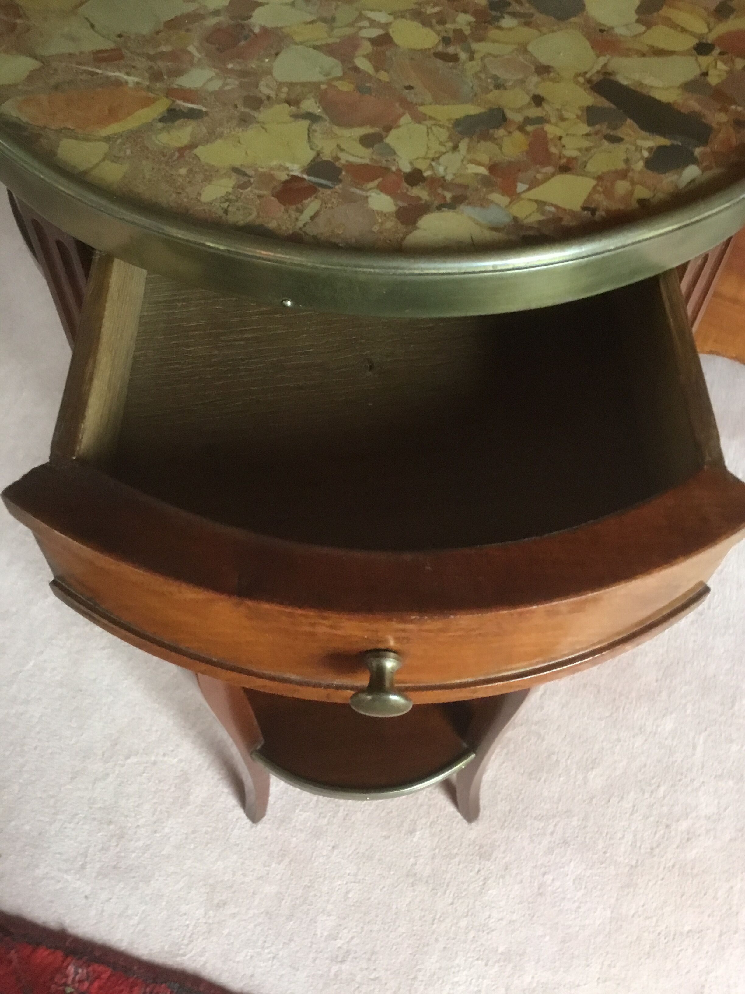 Gueridon with small drawer