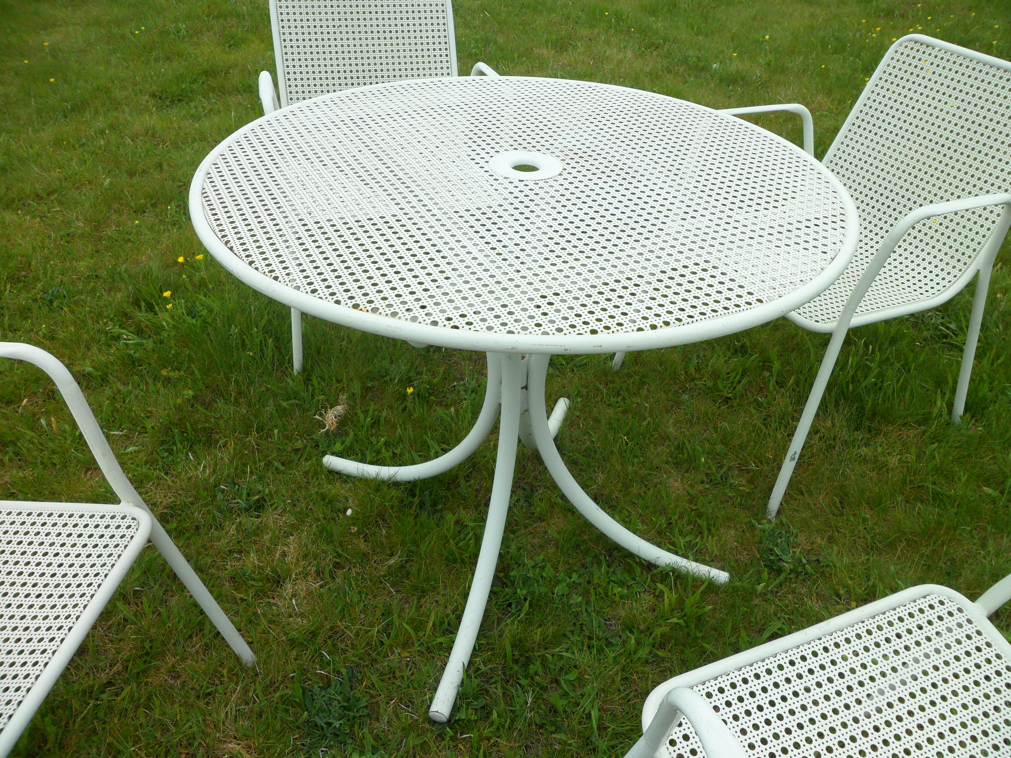 Garden lounge a table 4 armchairs