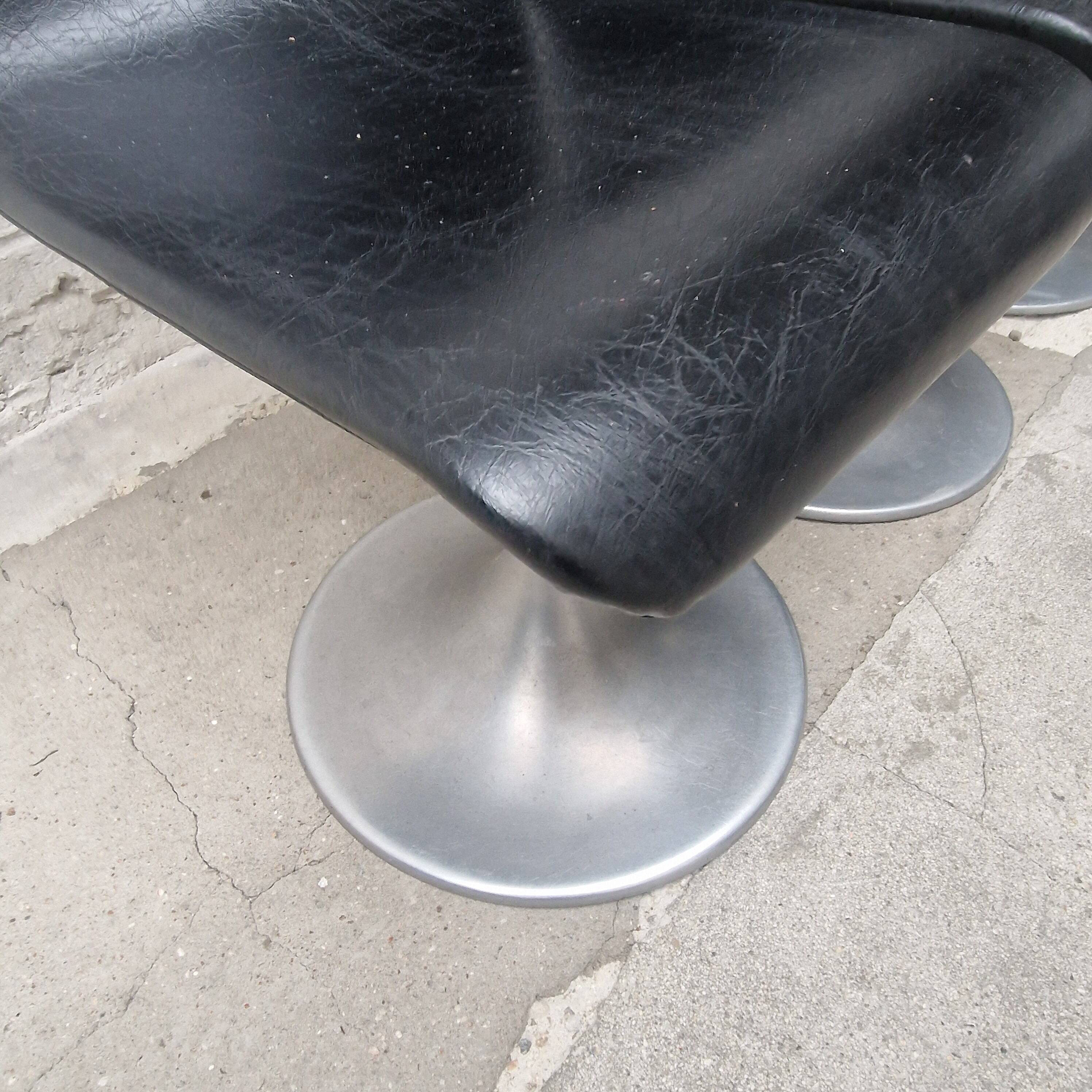 Set of 4 vintage design tulip chairs from the 70s/80s.