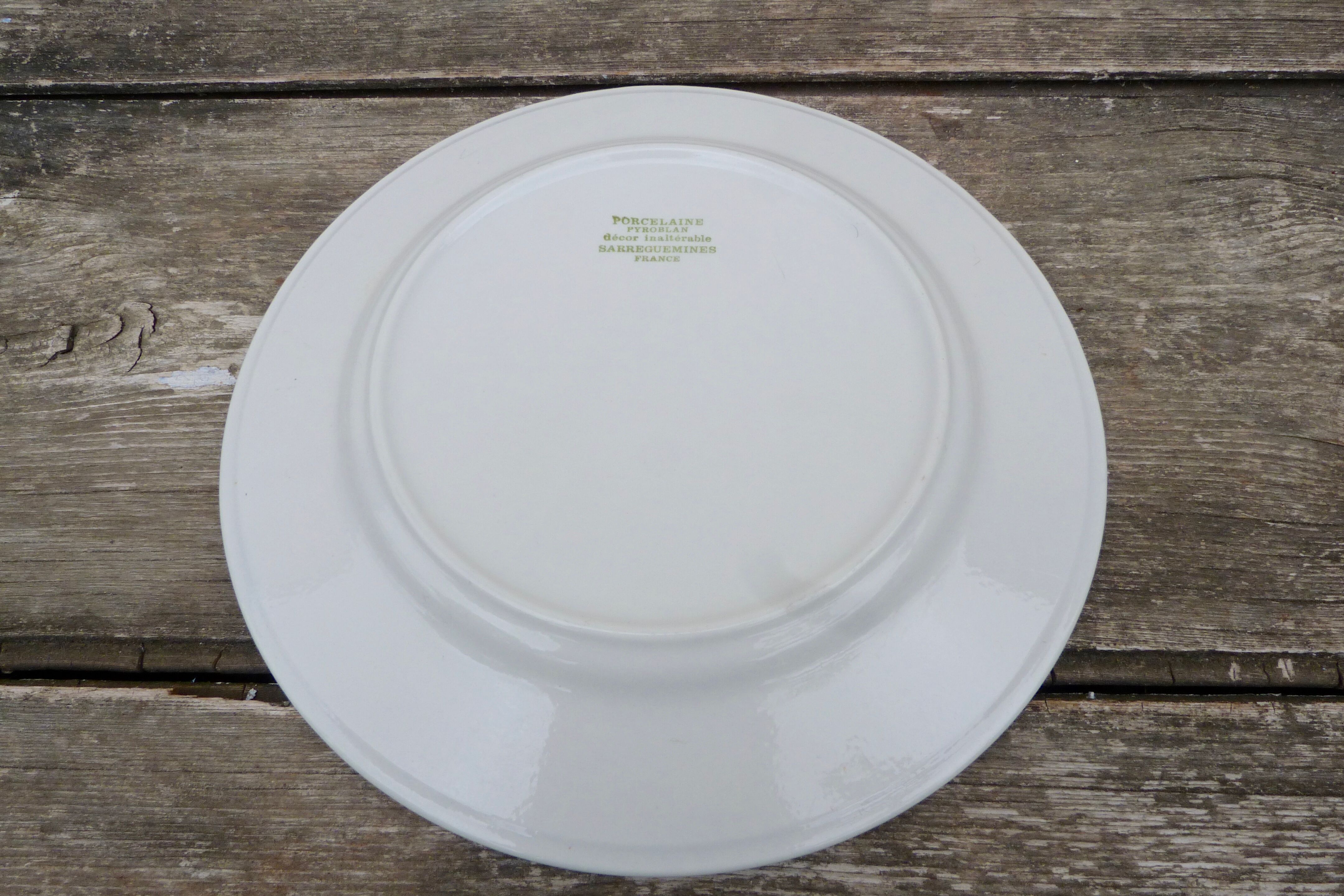 Sarreguemine white porcelain round dish