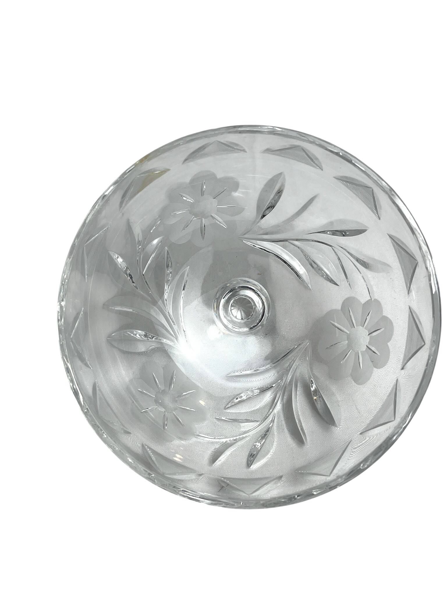 Tableware, engraved glass cheese dome from the 20th century.
