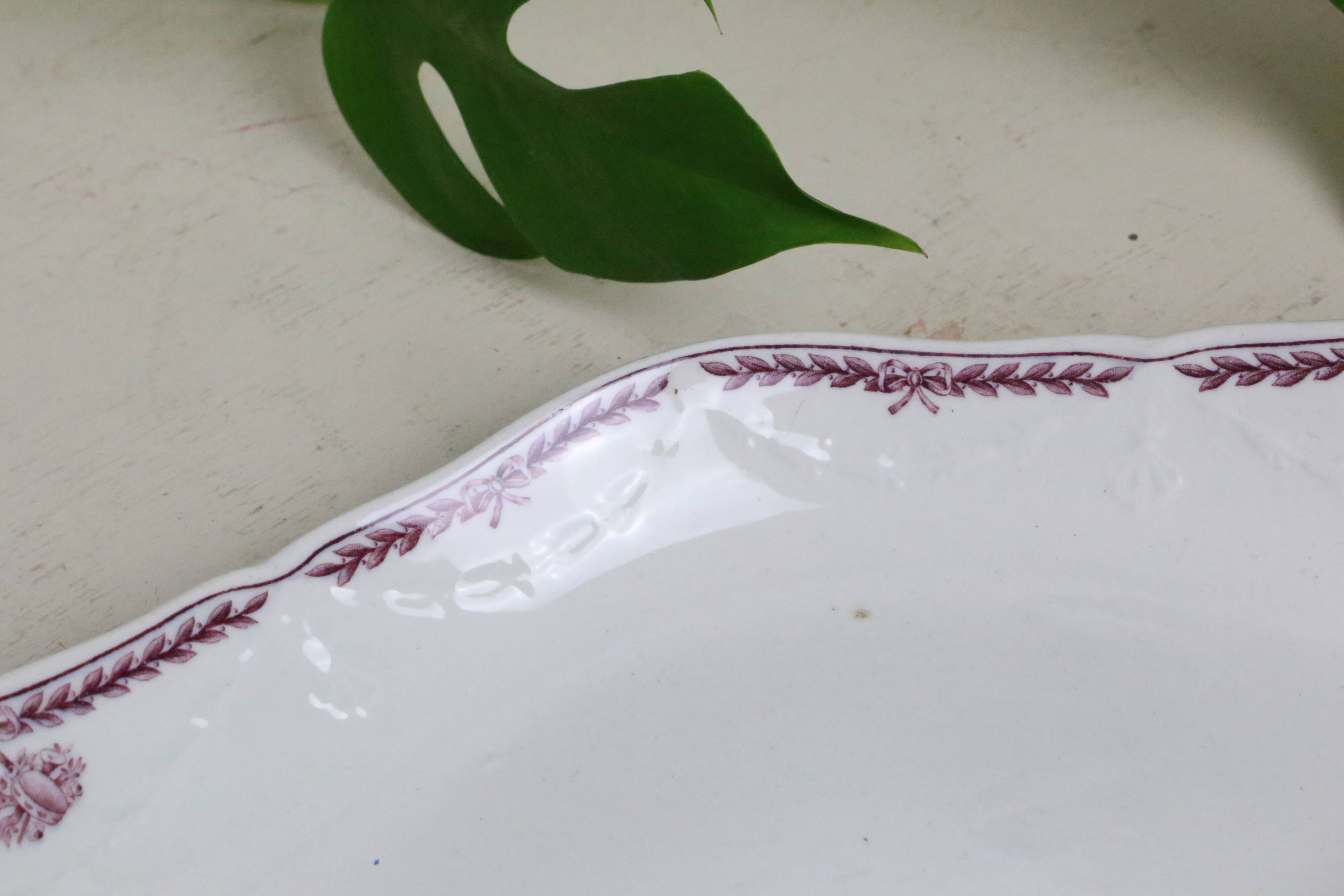 English Wedgwood earthenware dish, La Paix model