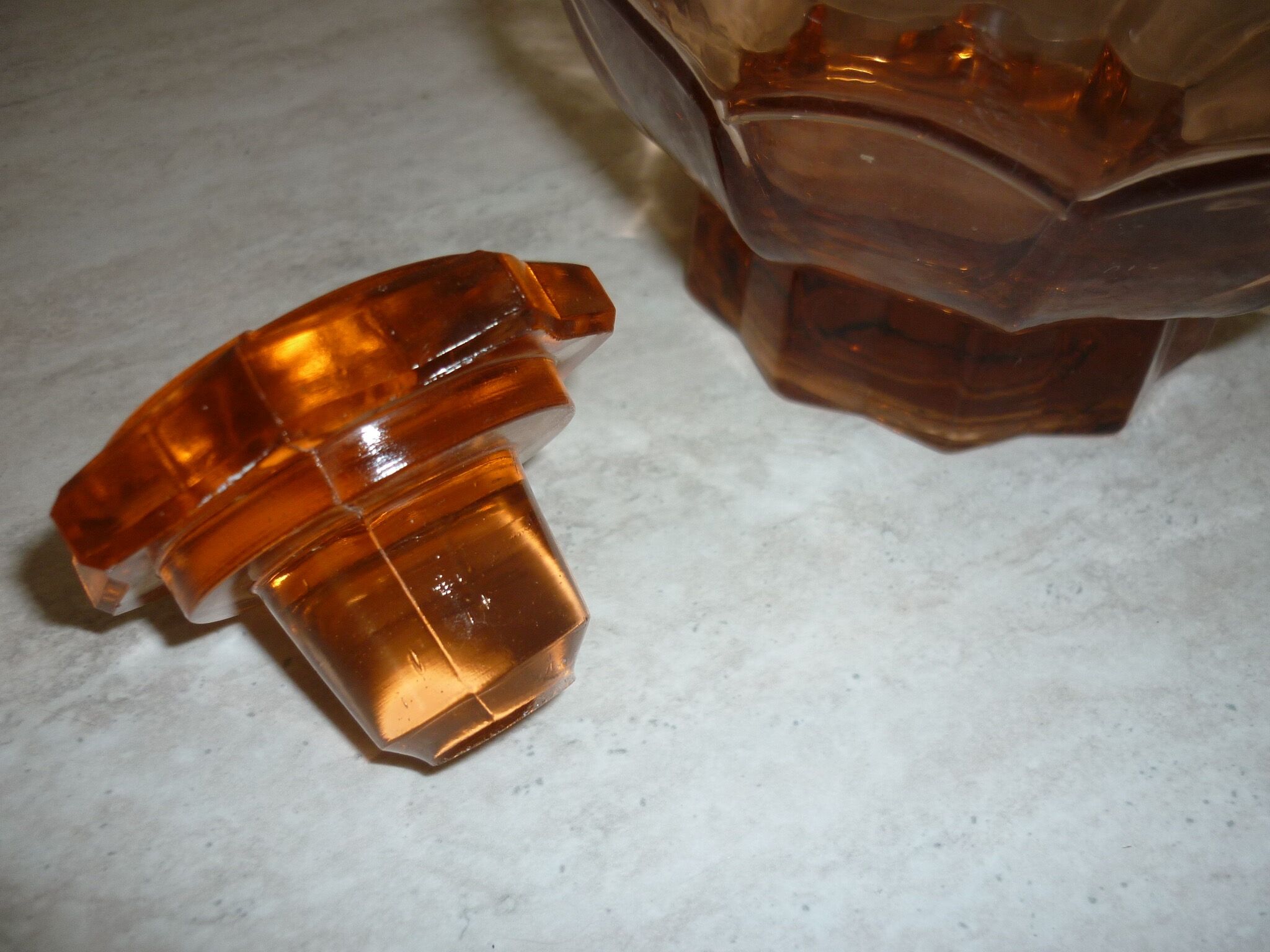 Art Deco carafe in pink transparent glass with cap