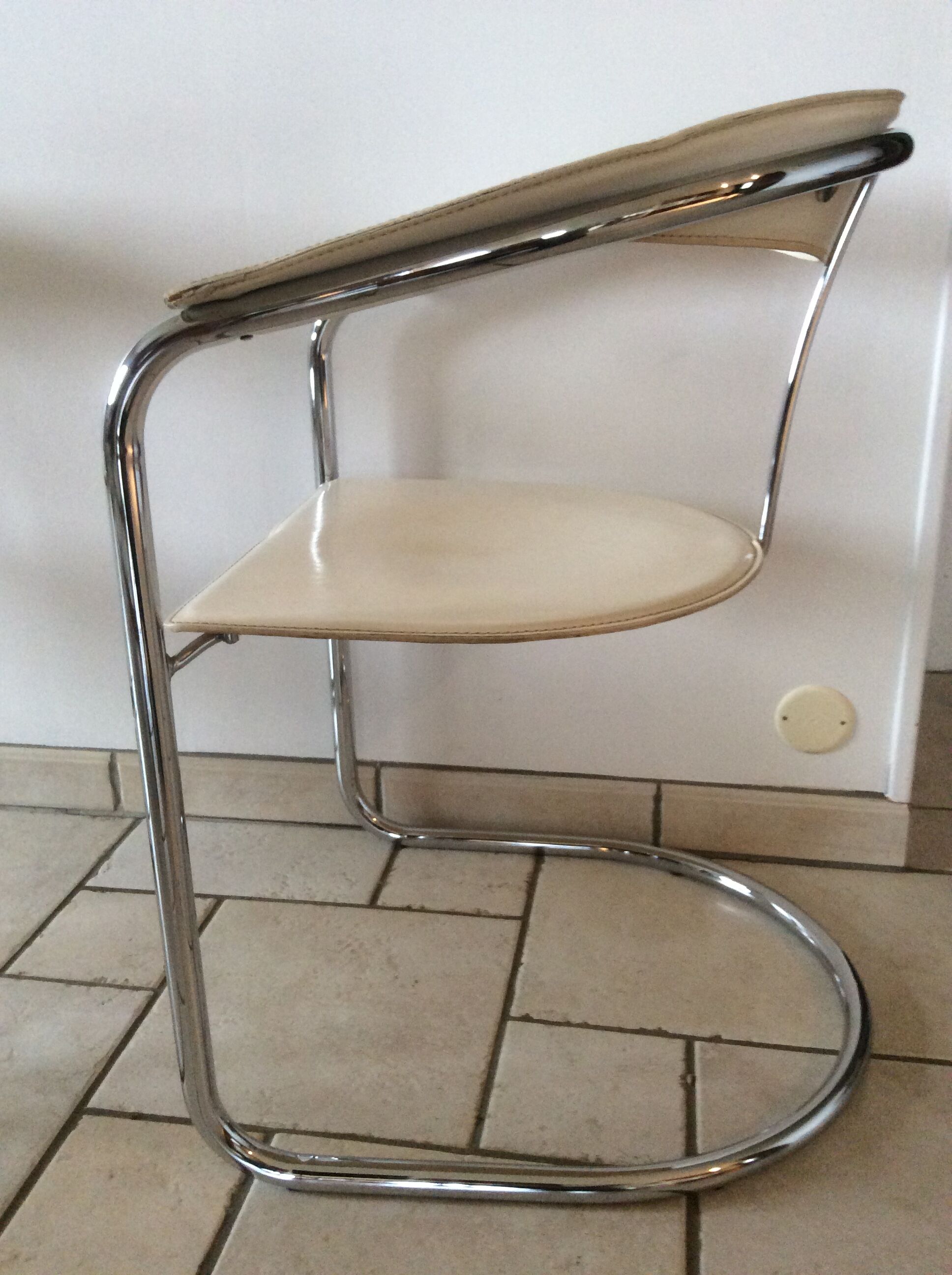 Pair of chairs signed Arrben Italian design canasta