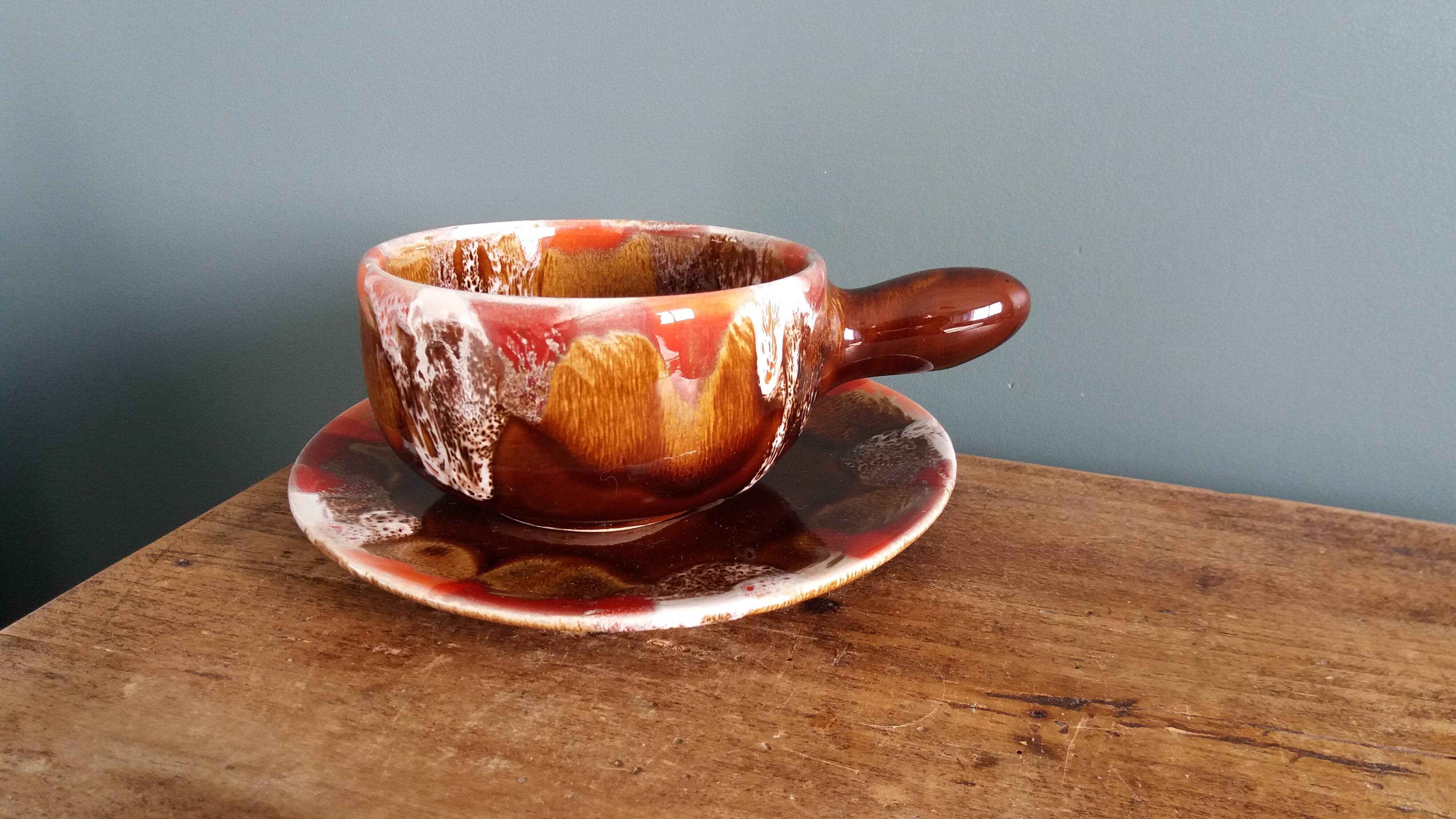 Cup, saucer, breakfast, Vallauris in flame-patterned ceramic.