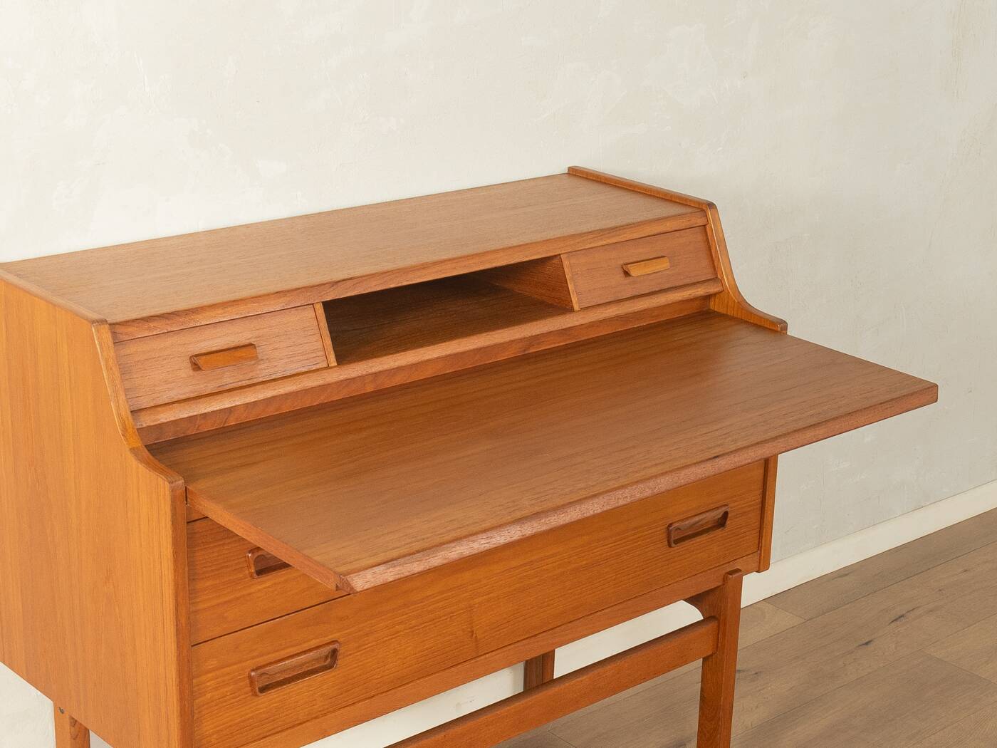 1960s bureau, Arne Wahl Iversen