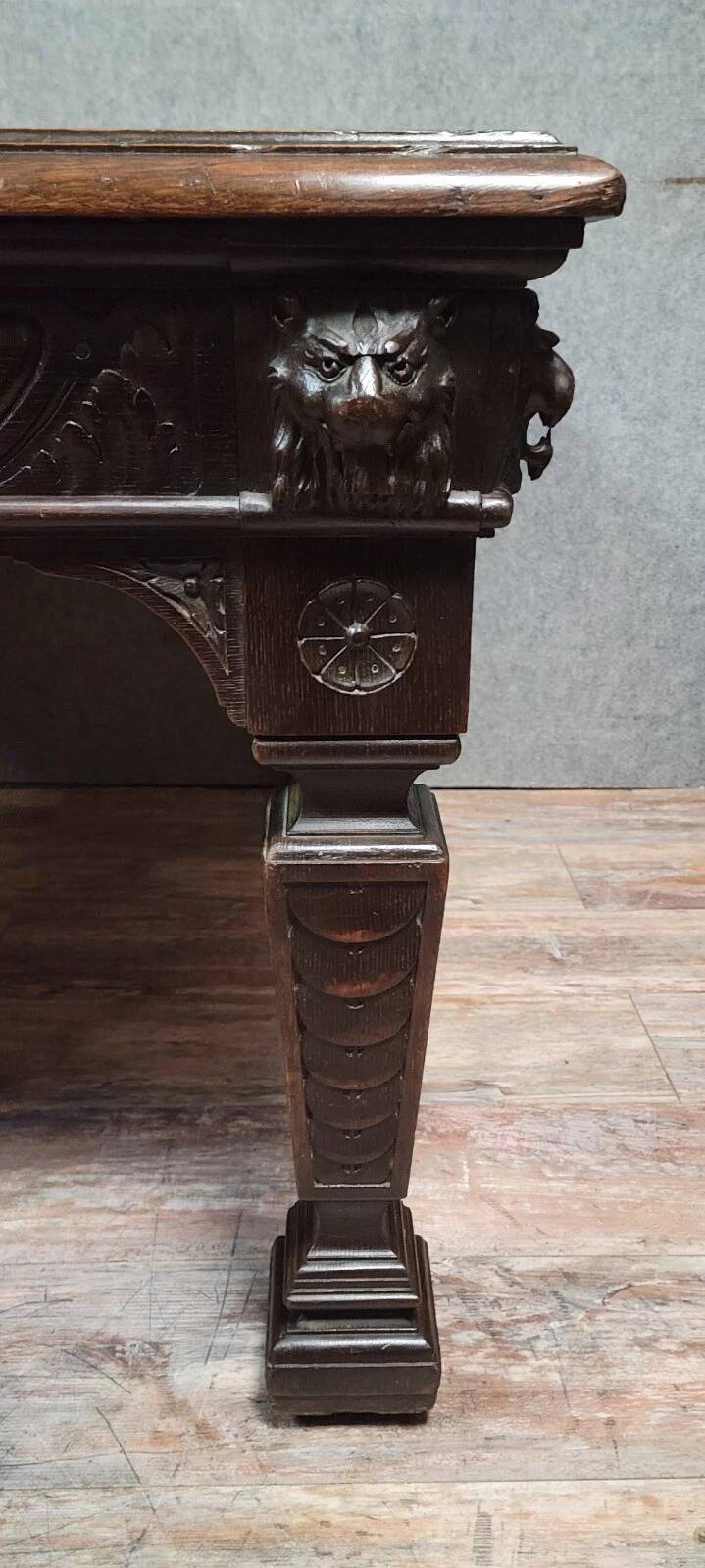 Important Renaissance style table in solid oak, circa 1850