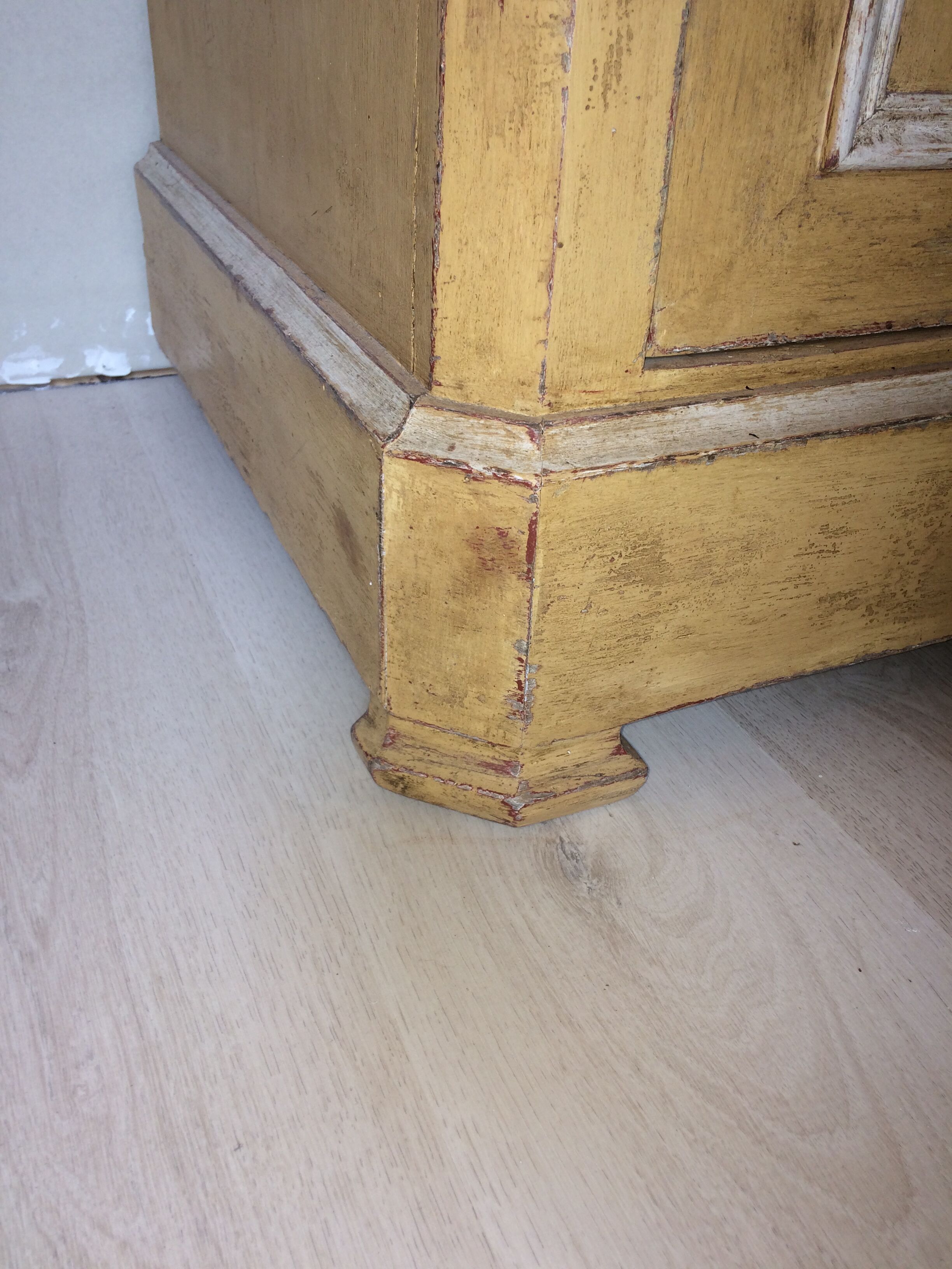 Old buffet 2 drawers 2 doors