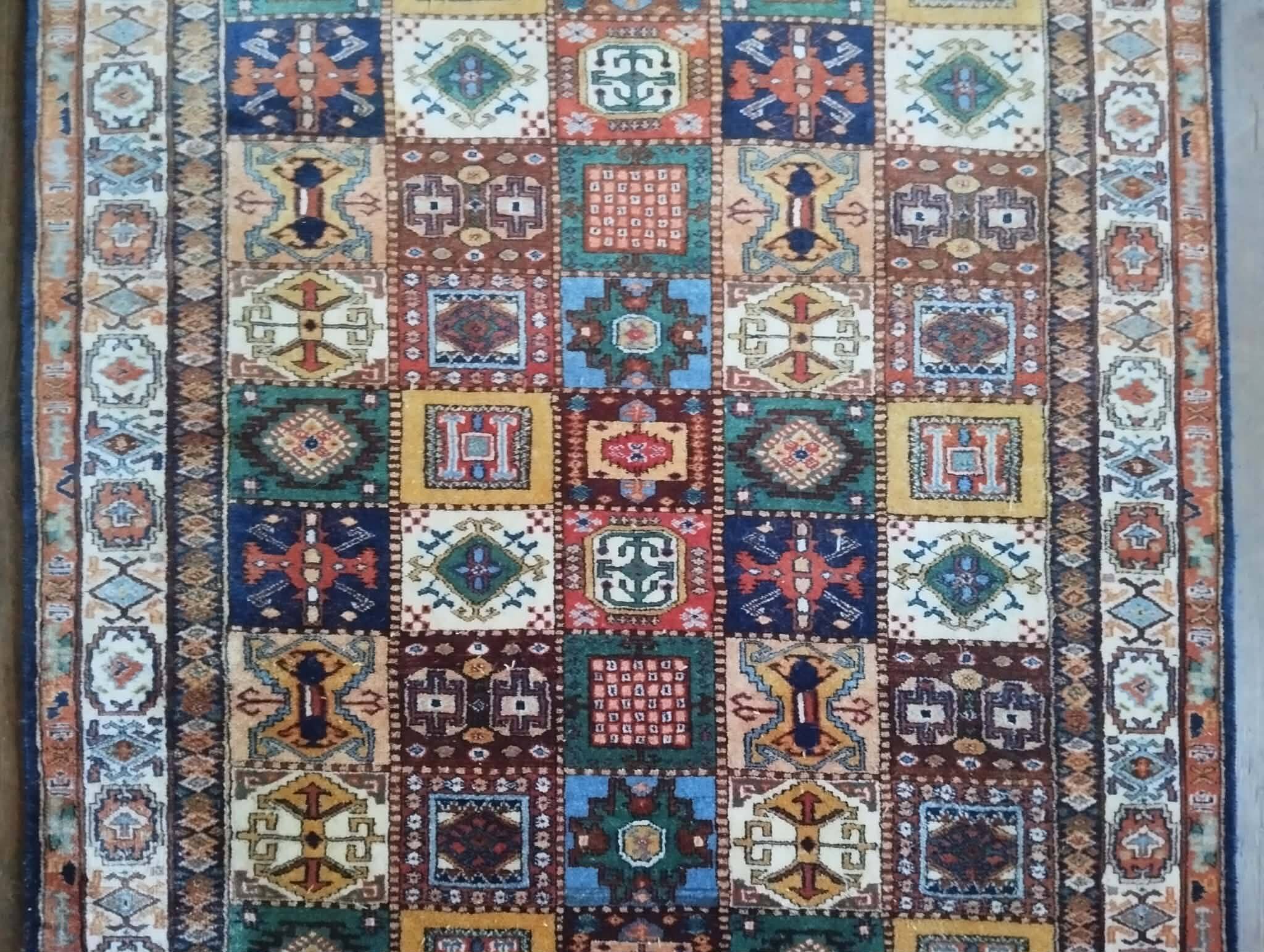Handmade Indian rug 215x136cm
